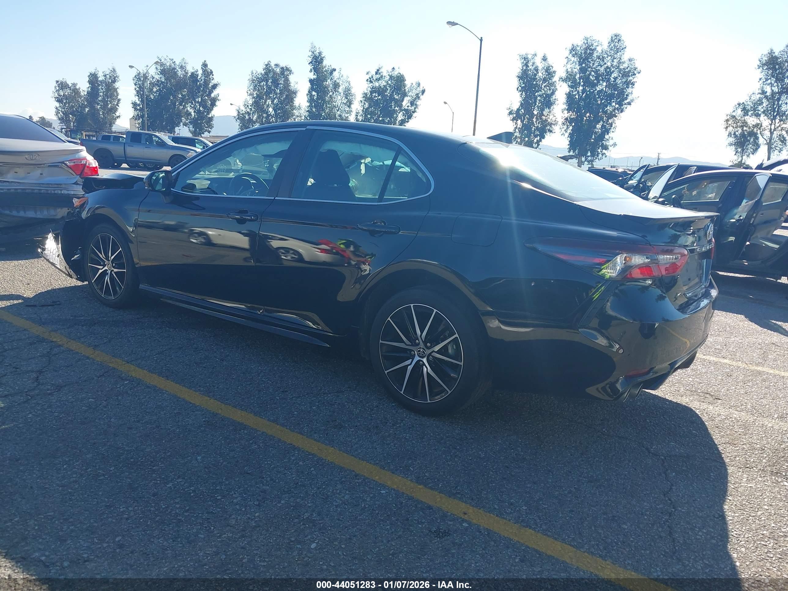 TOYOTA CAMRY image 3