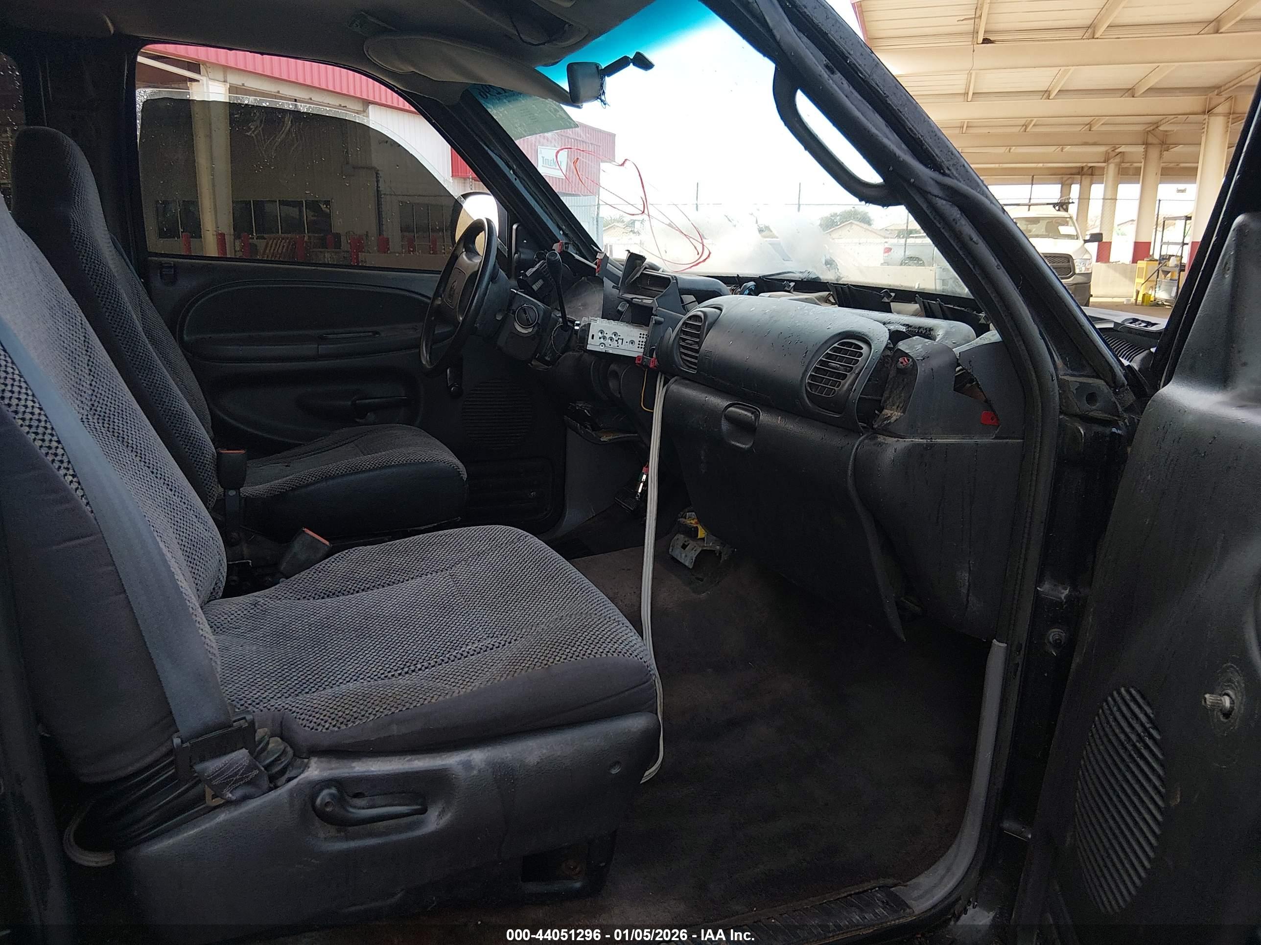 DODGE RAM image 5