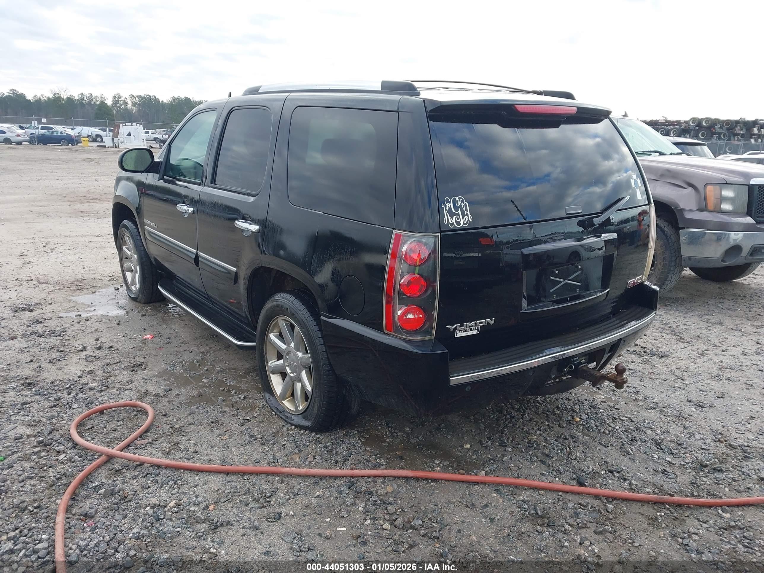 GMC YUKON image 3