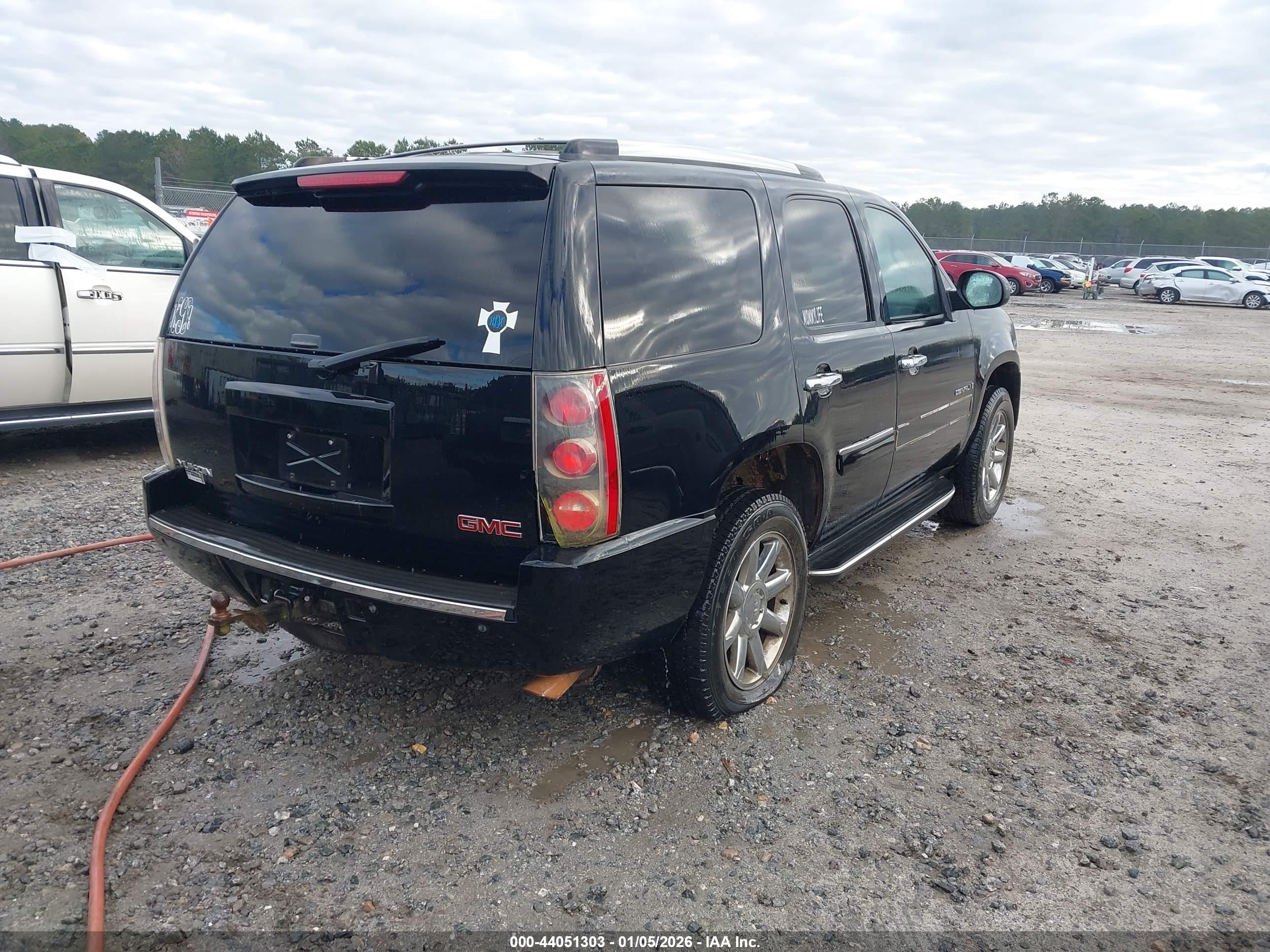 GMC YUKON image 4
