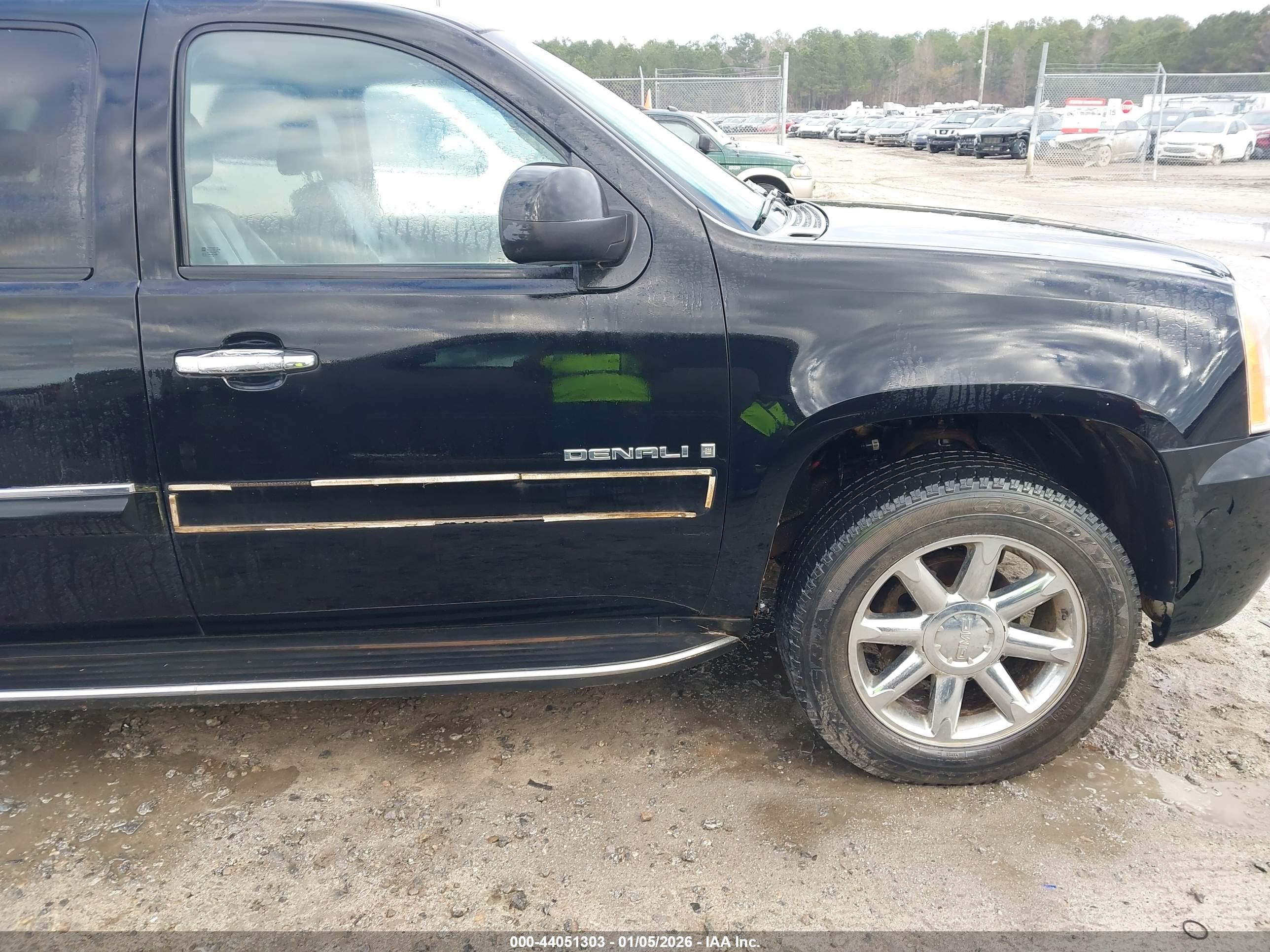 GMC YUKON image 6