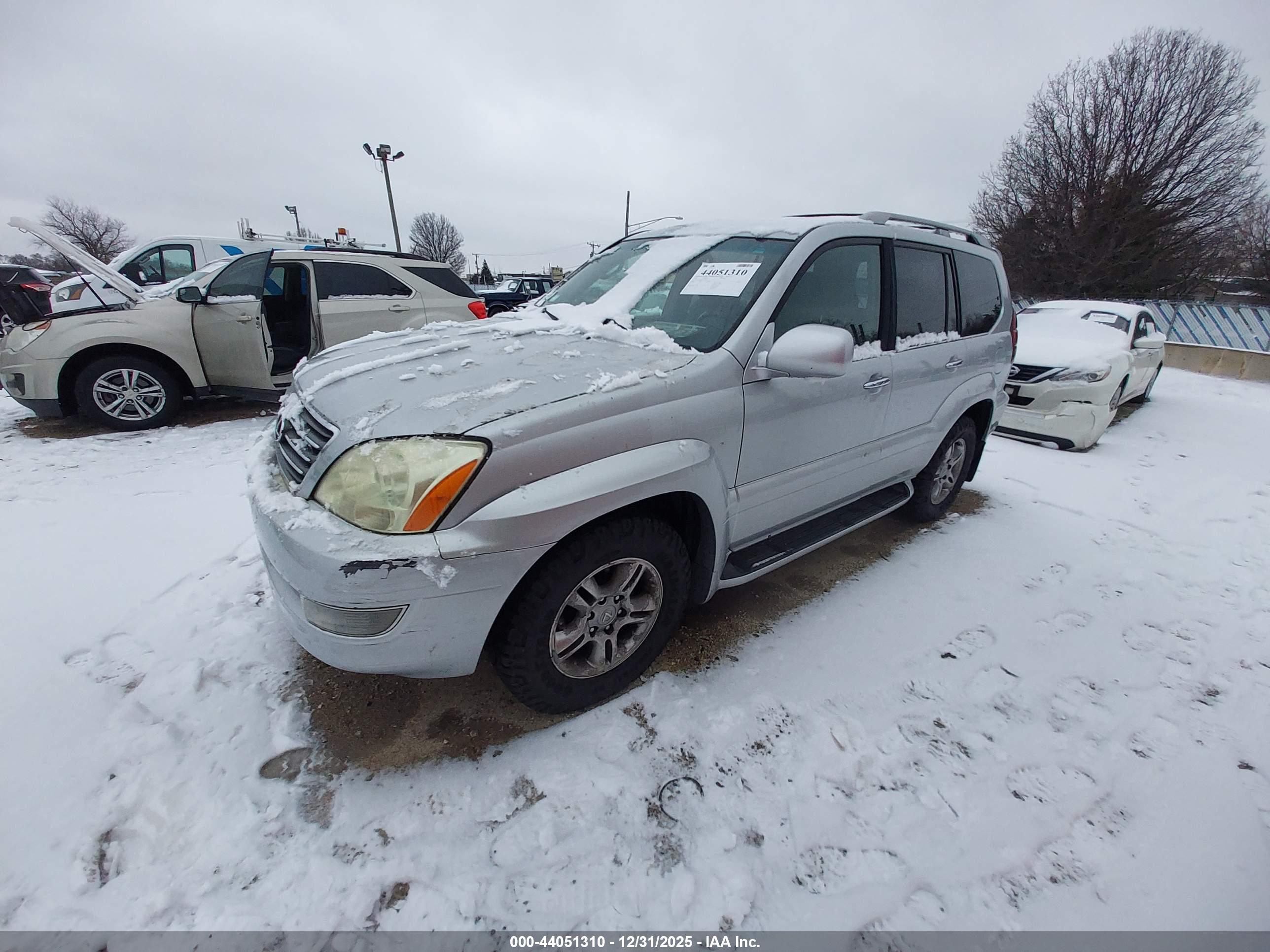 LEXUS GX image 2