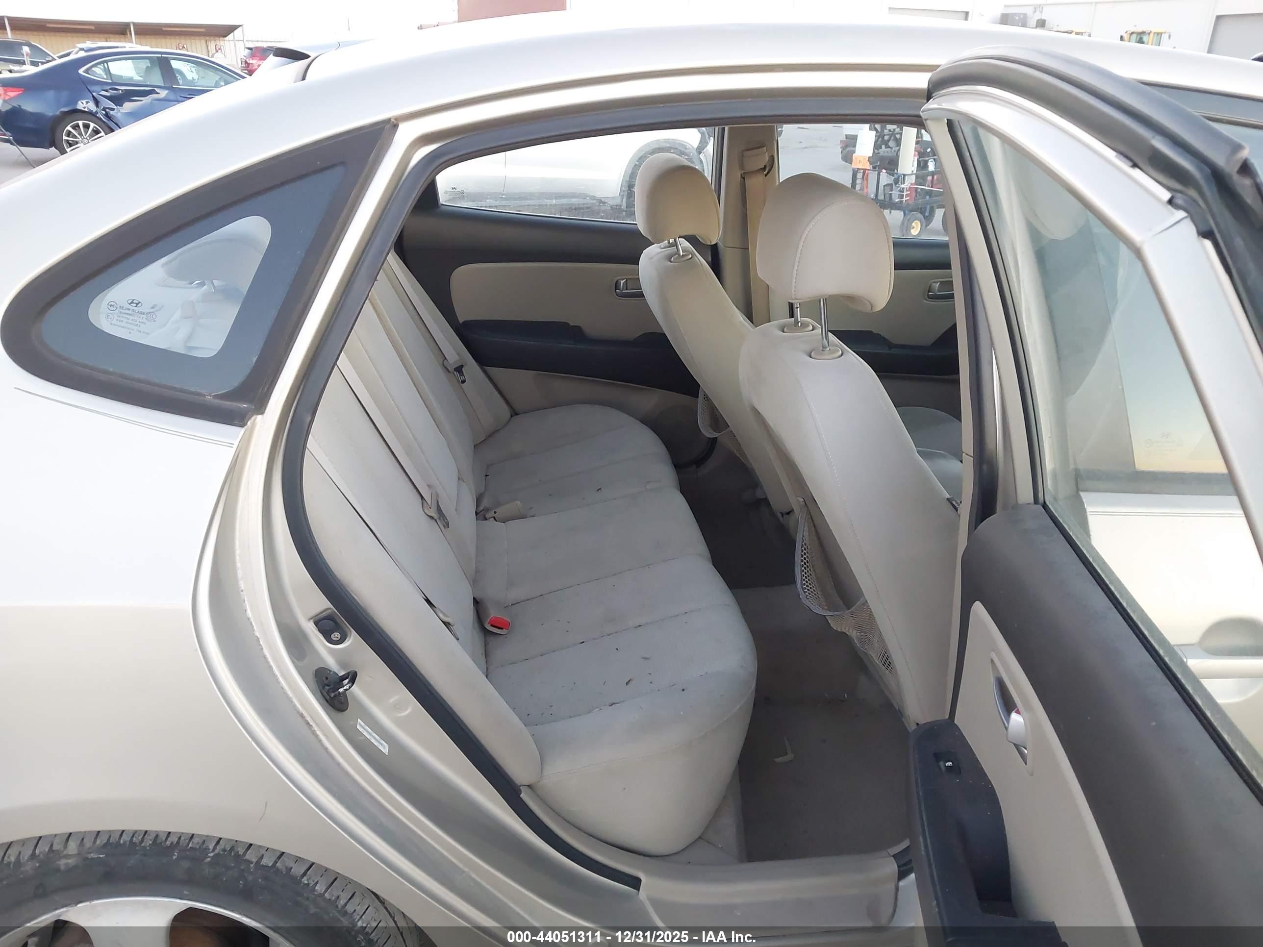 HYUNDAI ELANTRA image 8