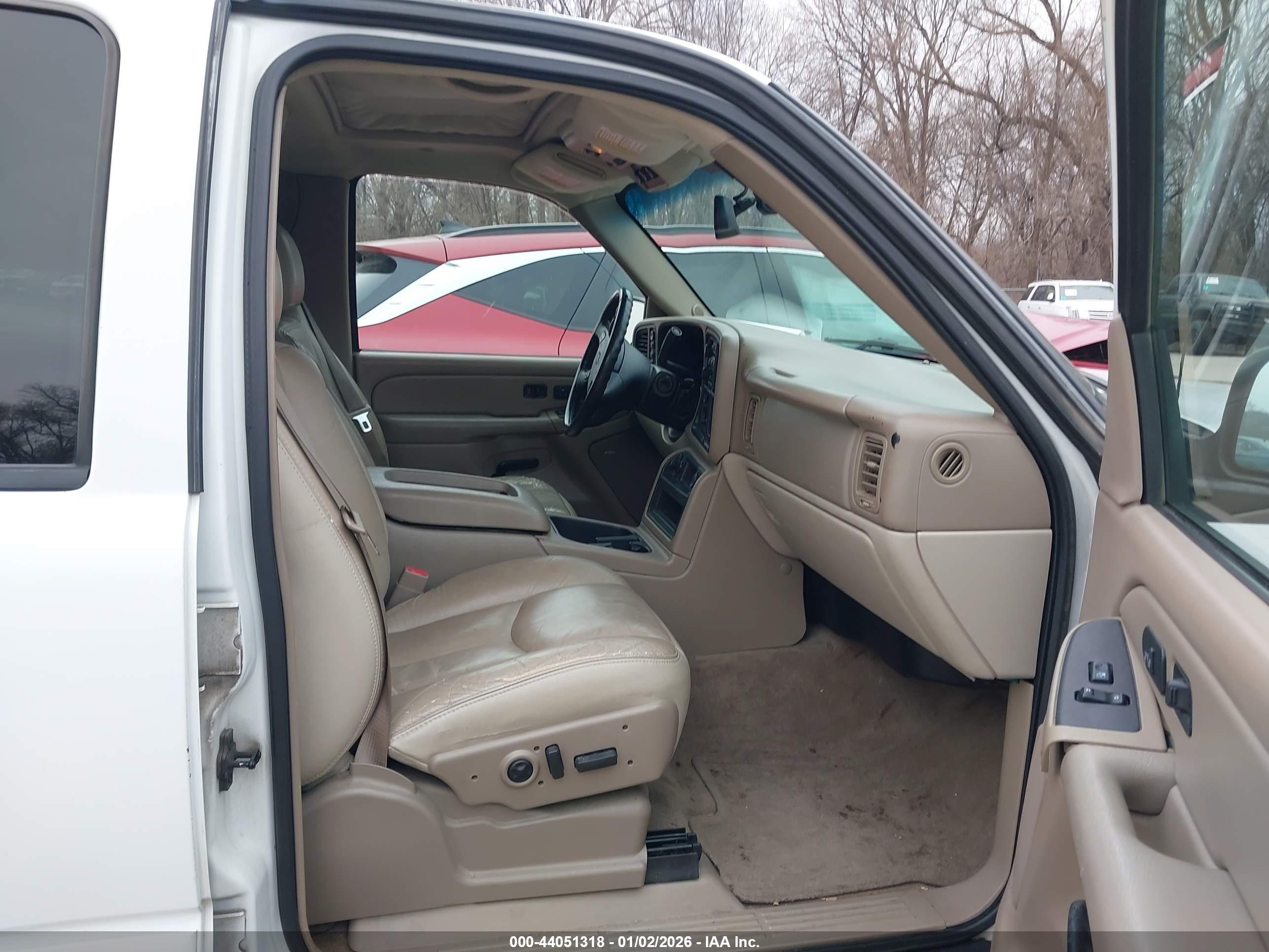 CHEVROLET TAHOE image 5