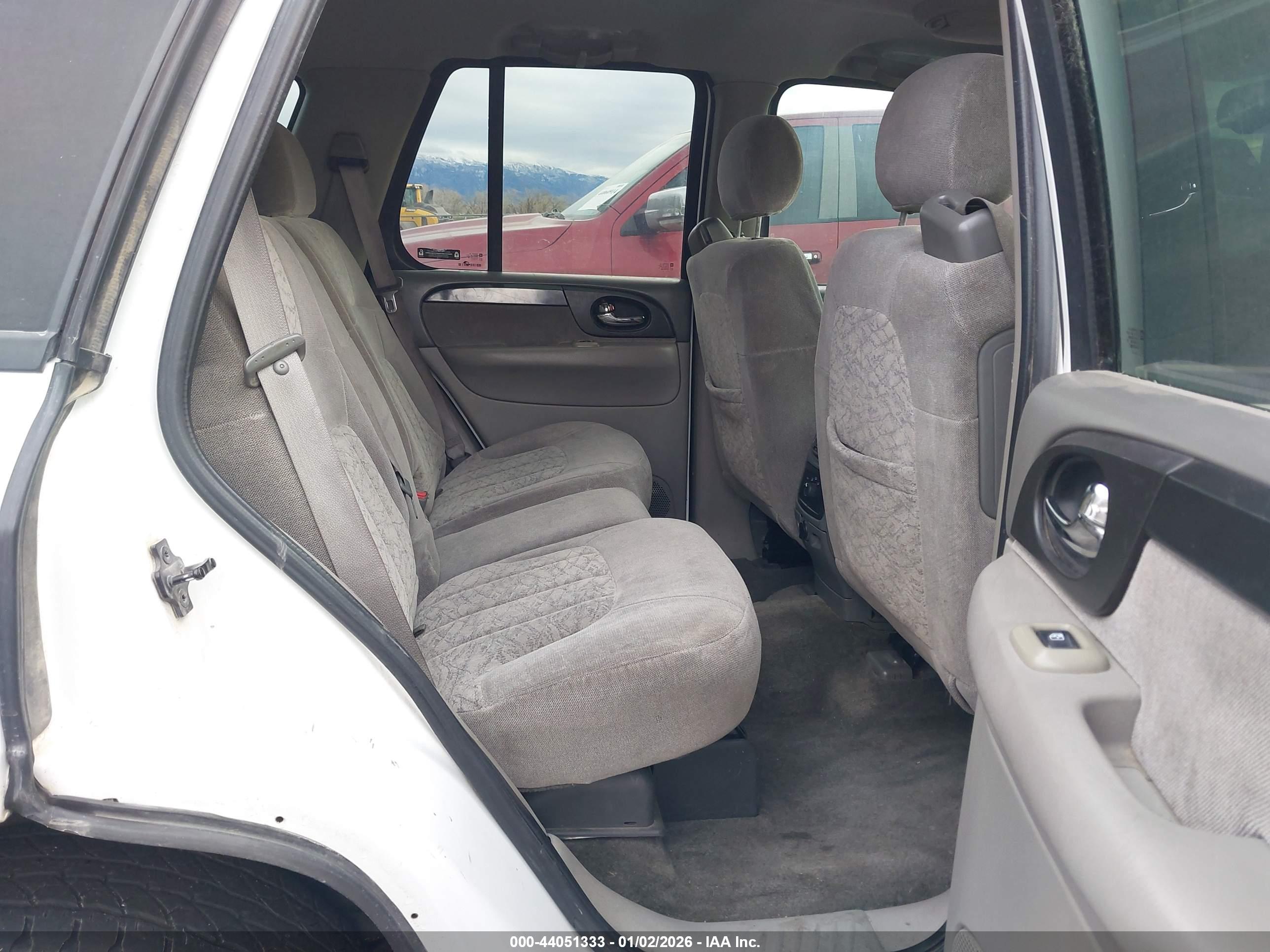 GMC ENVOY image 8