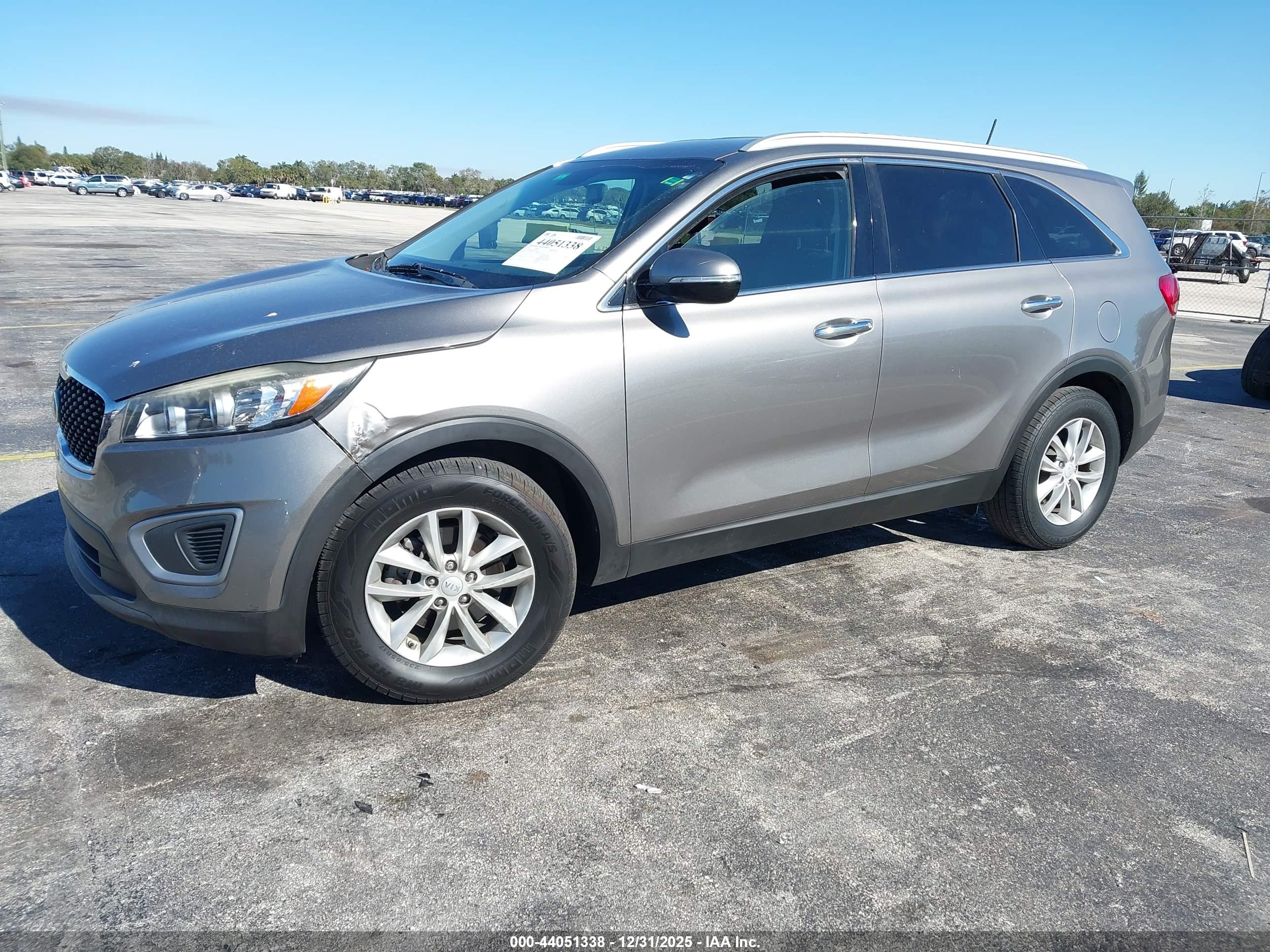 KIA SORENTO image 2