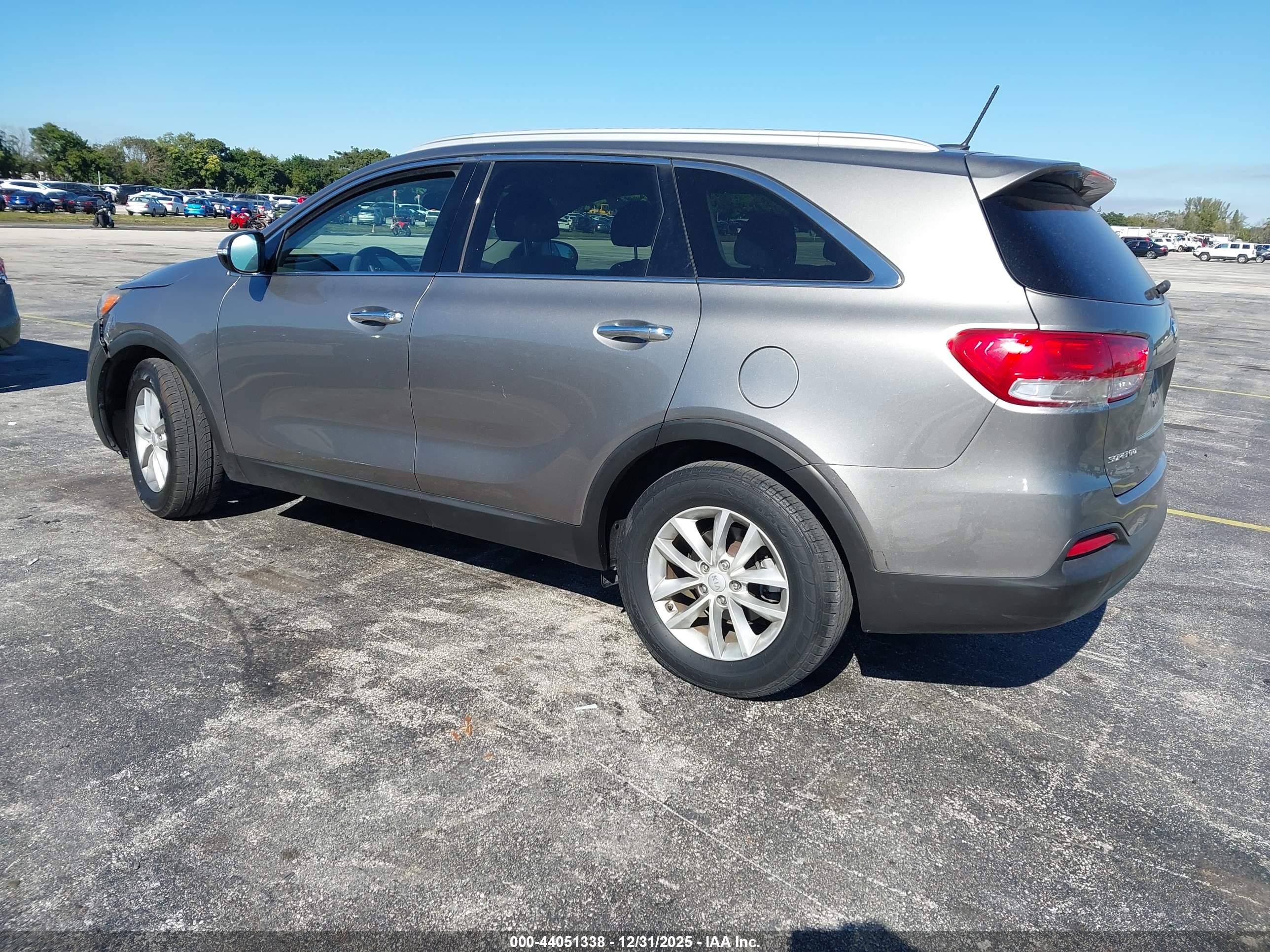 KIA SORENTO image 3