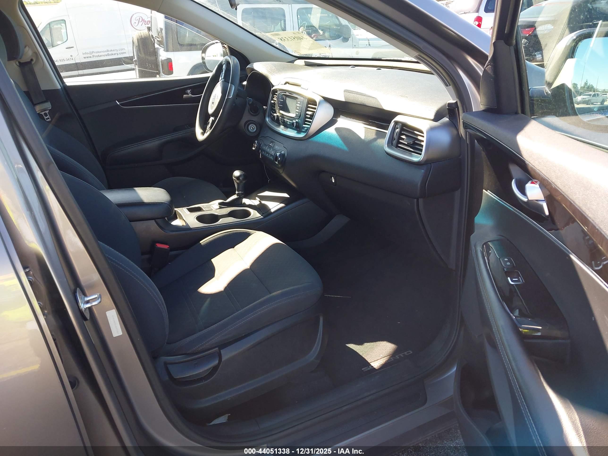 KIA SORENTO image 5