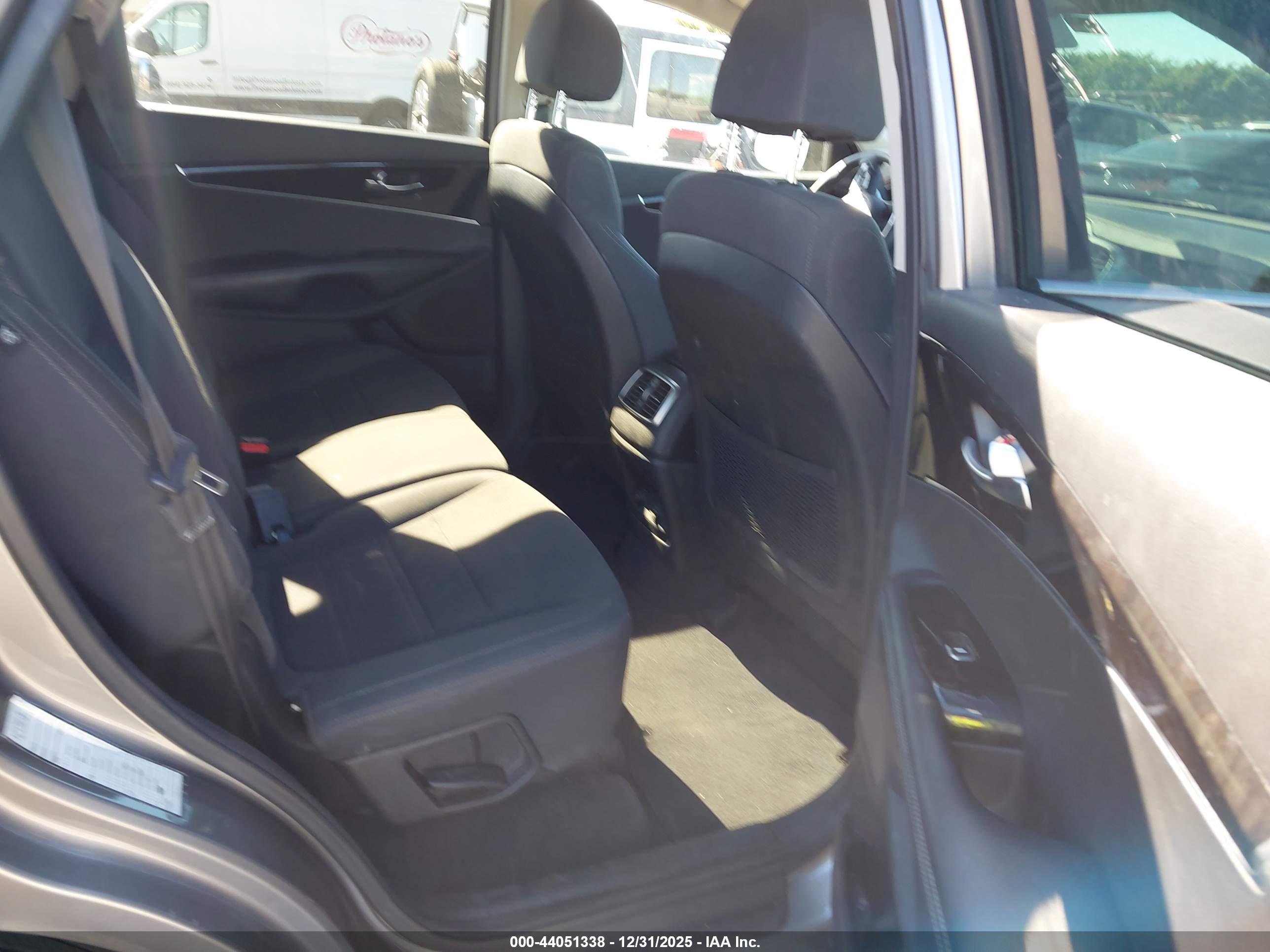 KIA SORENTO image 8