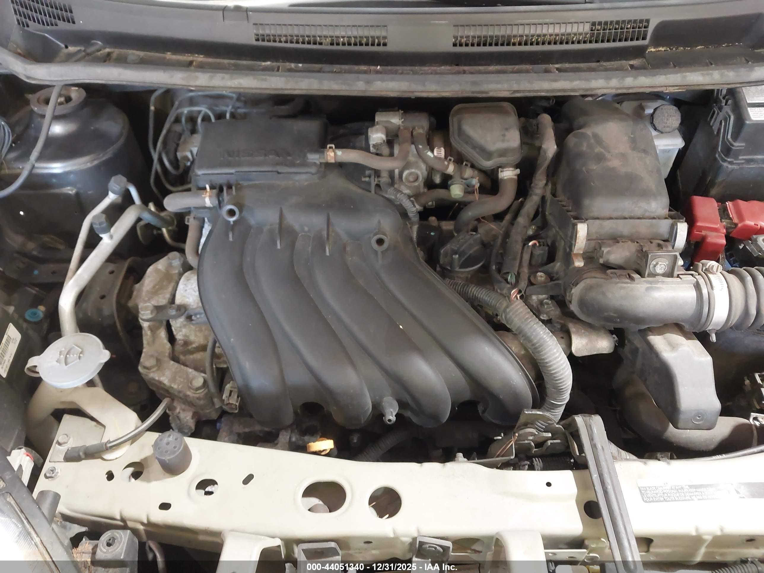 NISSAN VERSA image 10