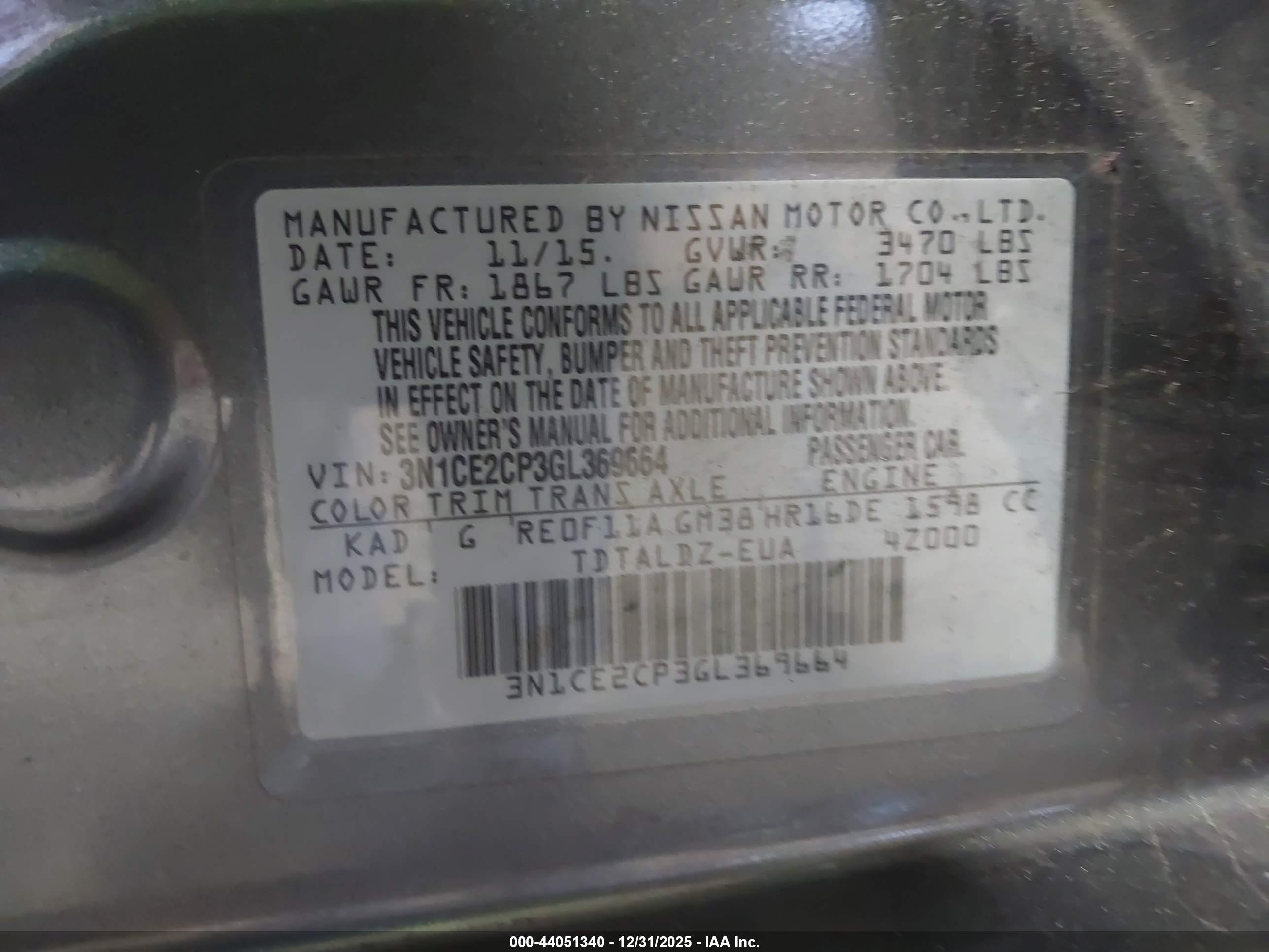 NISSAN VERSA image 9