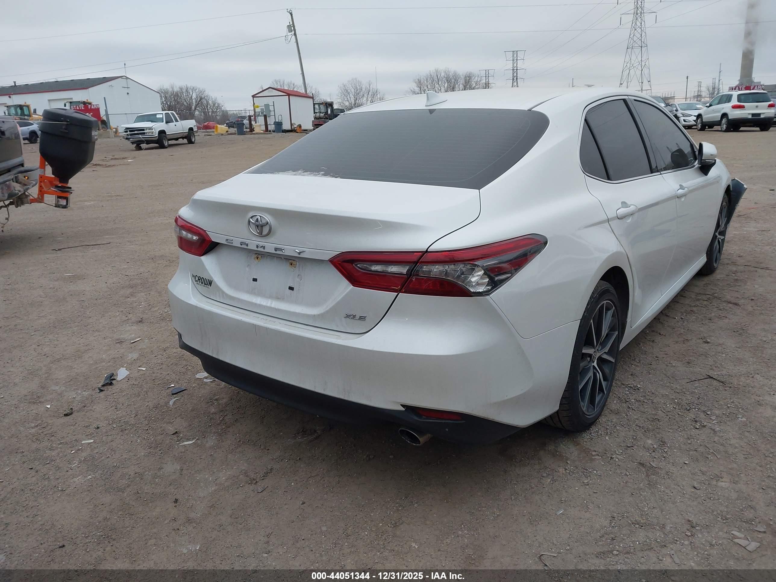 TOYOTA CAMRY image 4