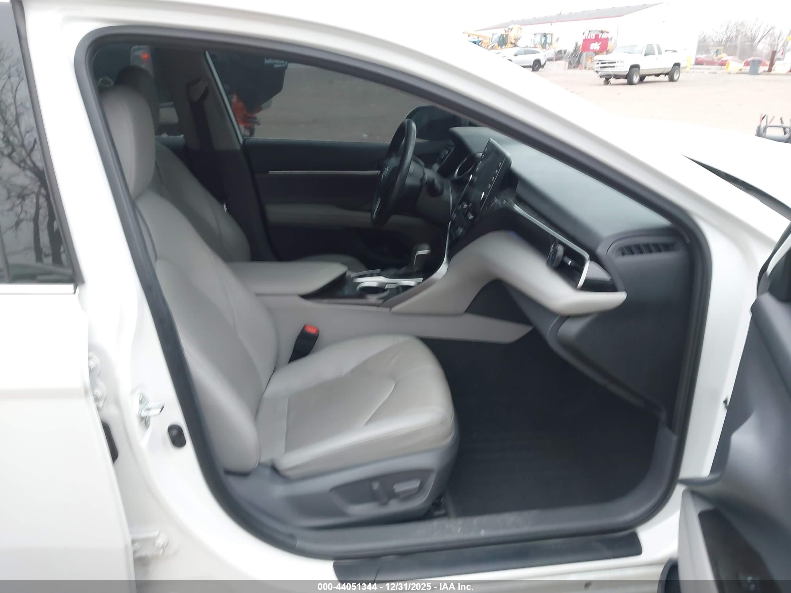 TOYOTA CAMRY image 5