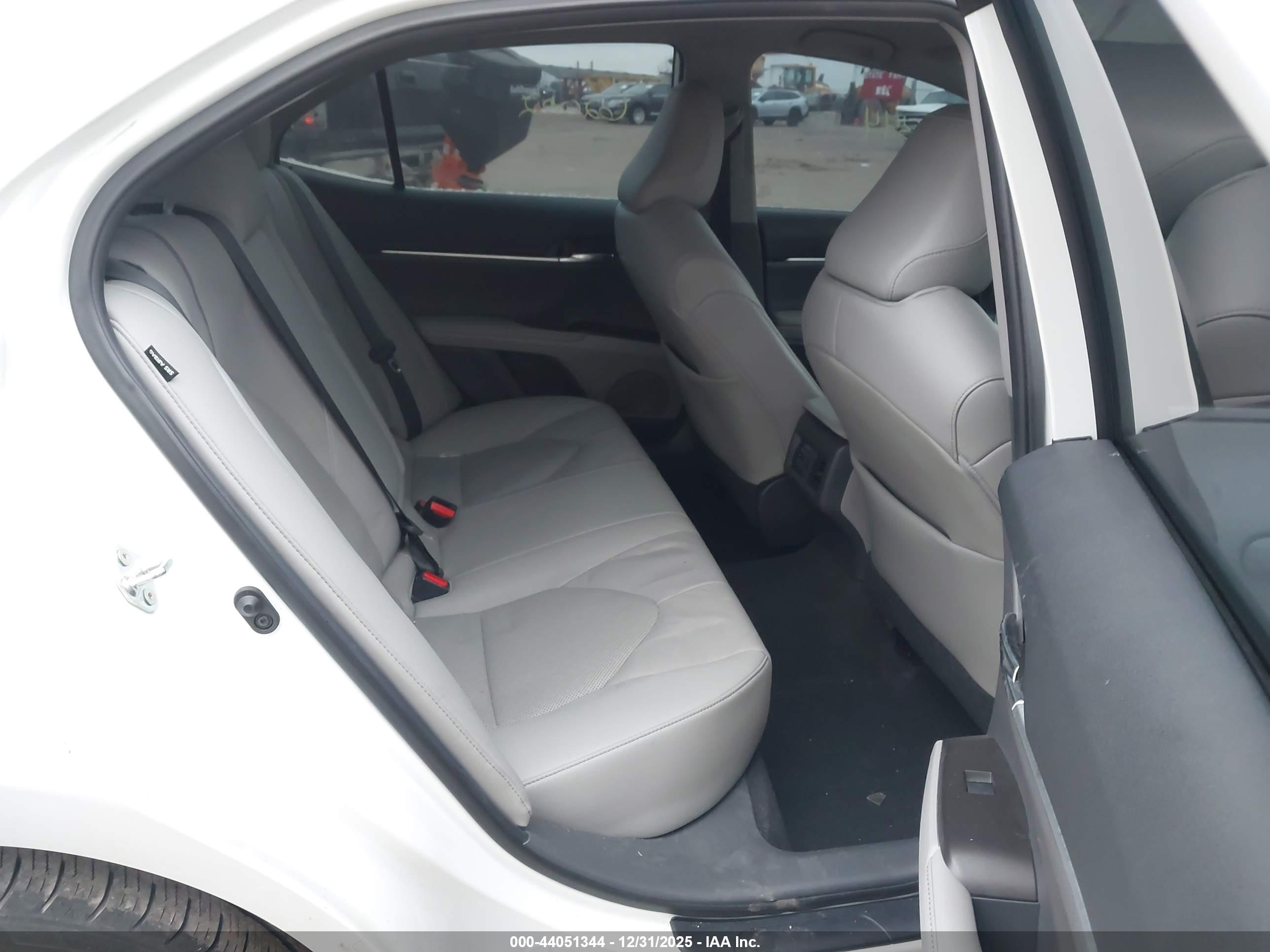 TOYOTA CAMRY image 8