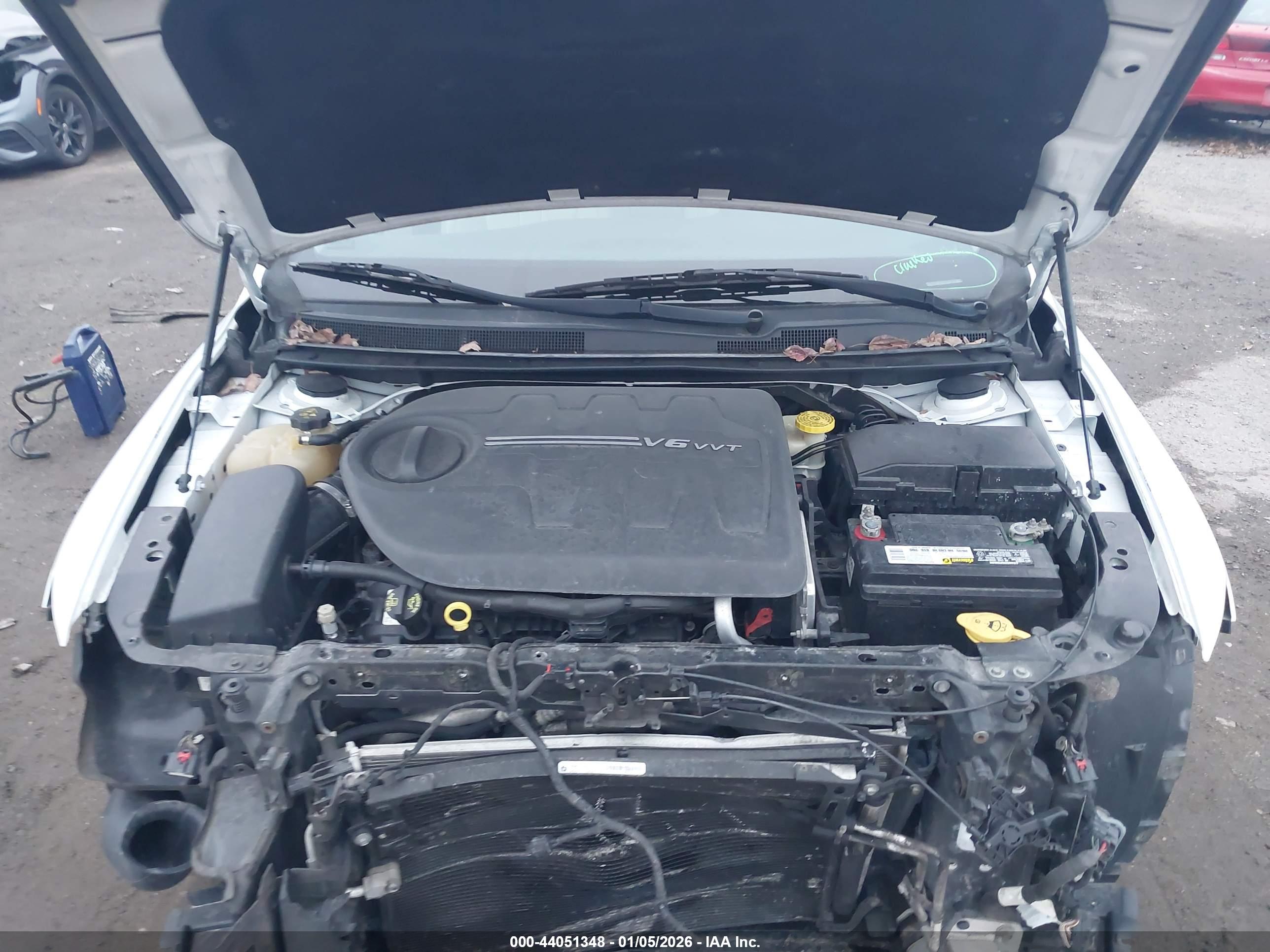 CHRYSLER 200 image 10