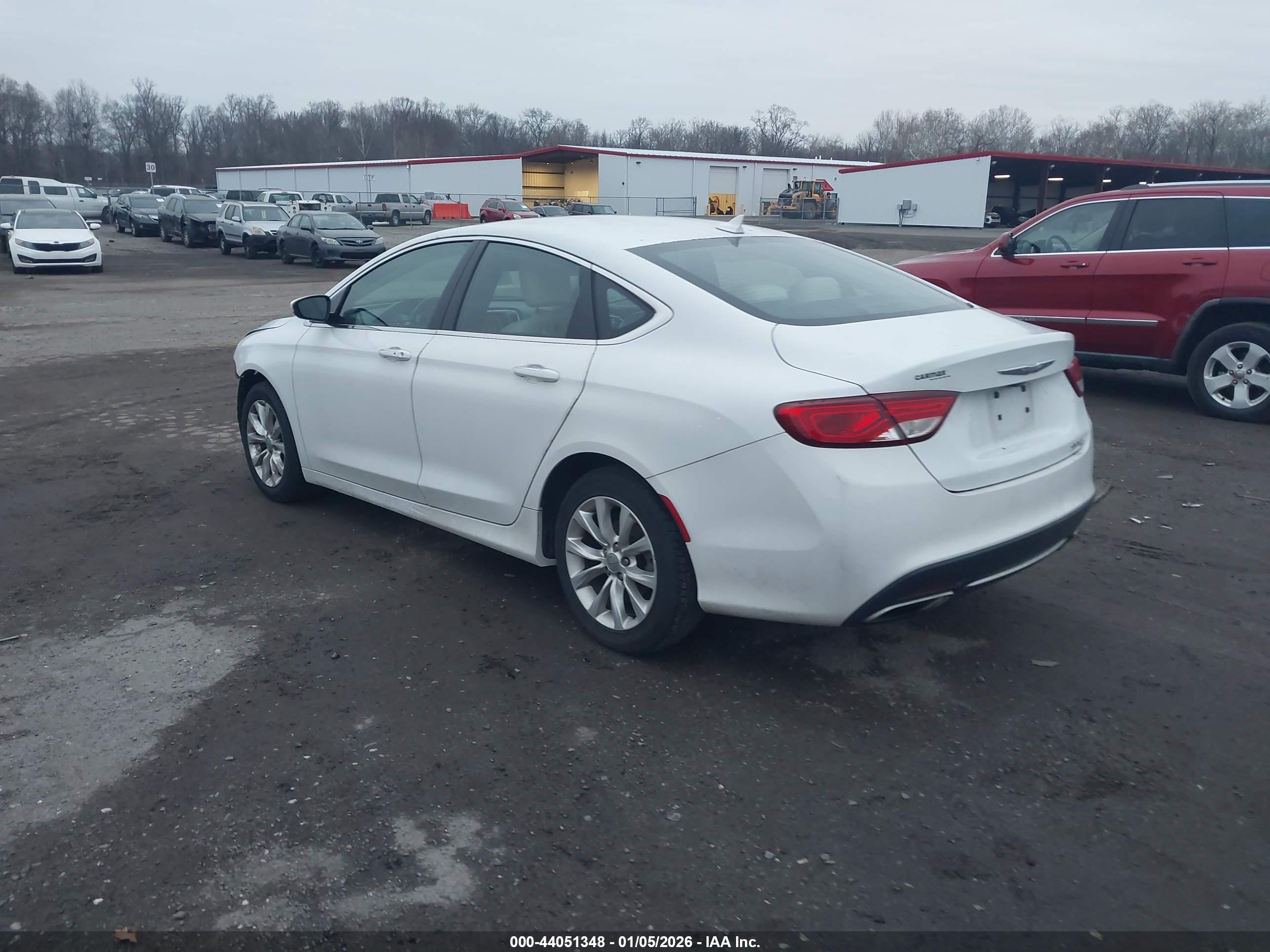 CHRYSLER 200 image 3