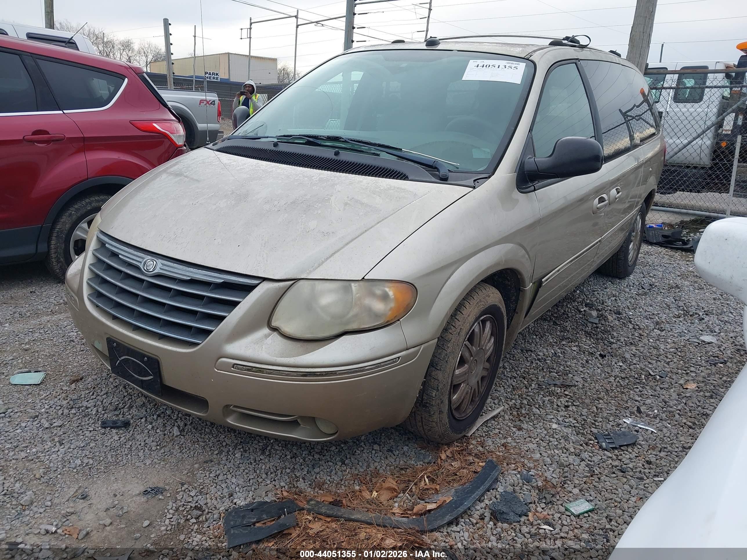 CHRYSLER TOWN image 2