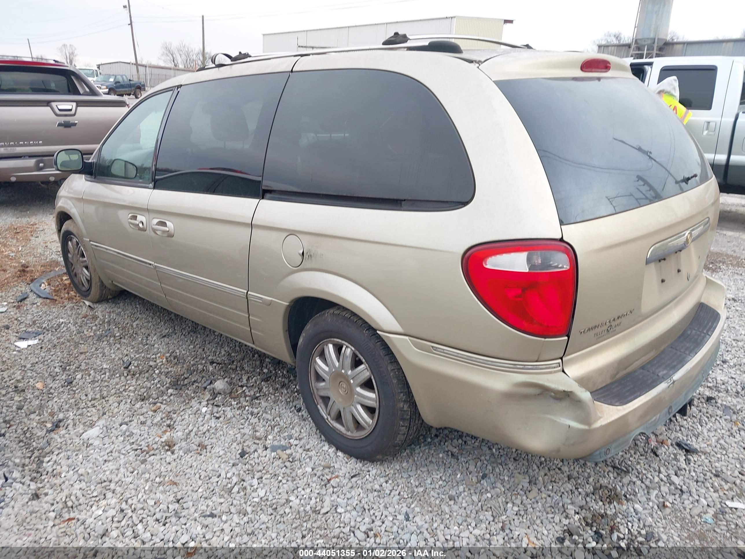 CHRYSLER TOWN image 3
