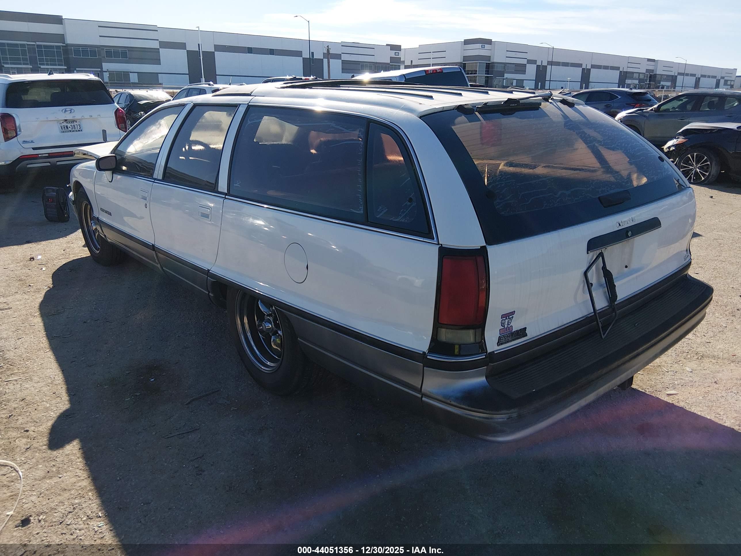 OLDSMOBILE CUSTOM image 3