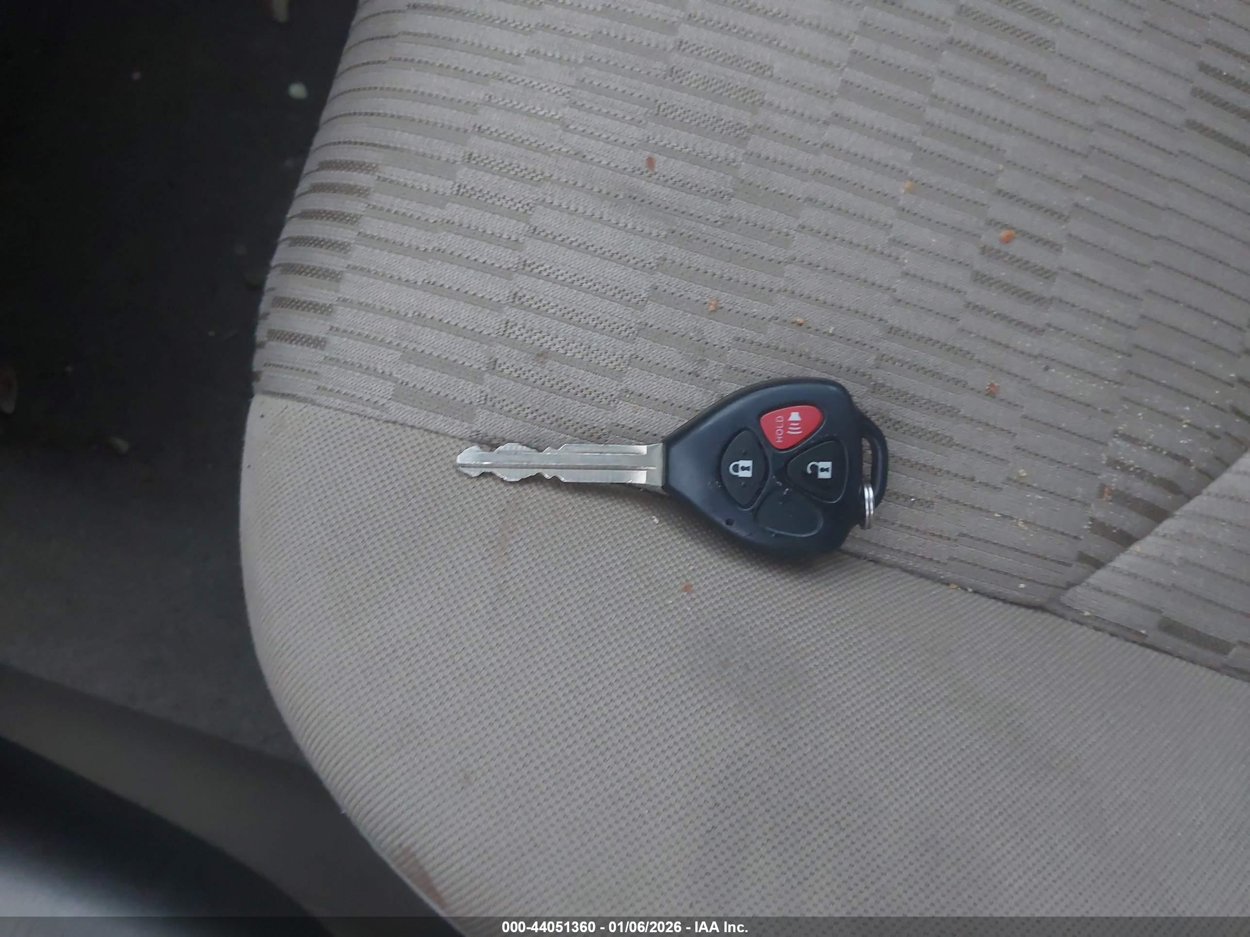 TOYOTA RAV4 image 11