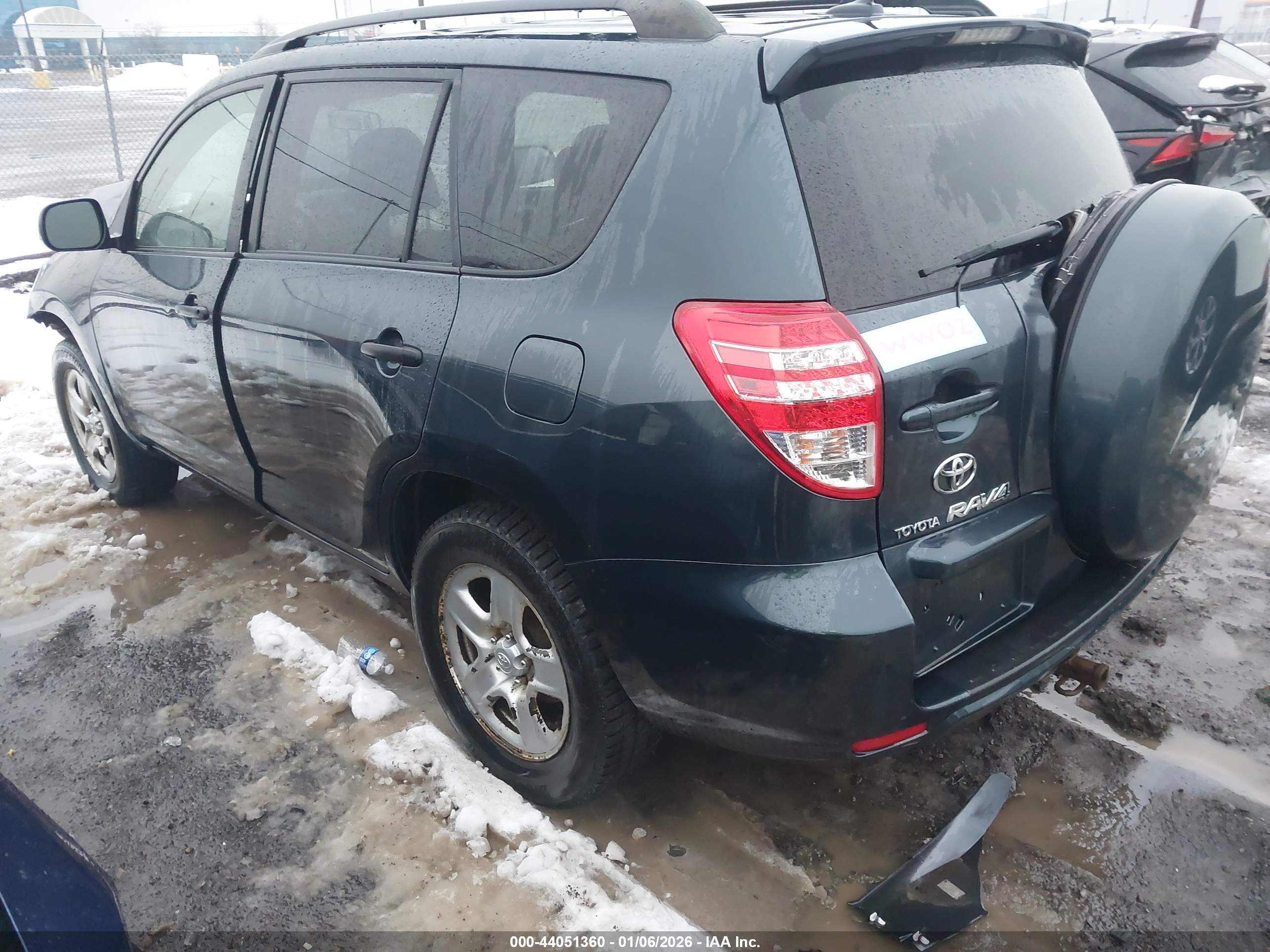 TOYOTA RAV4 image 3