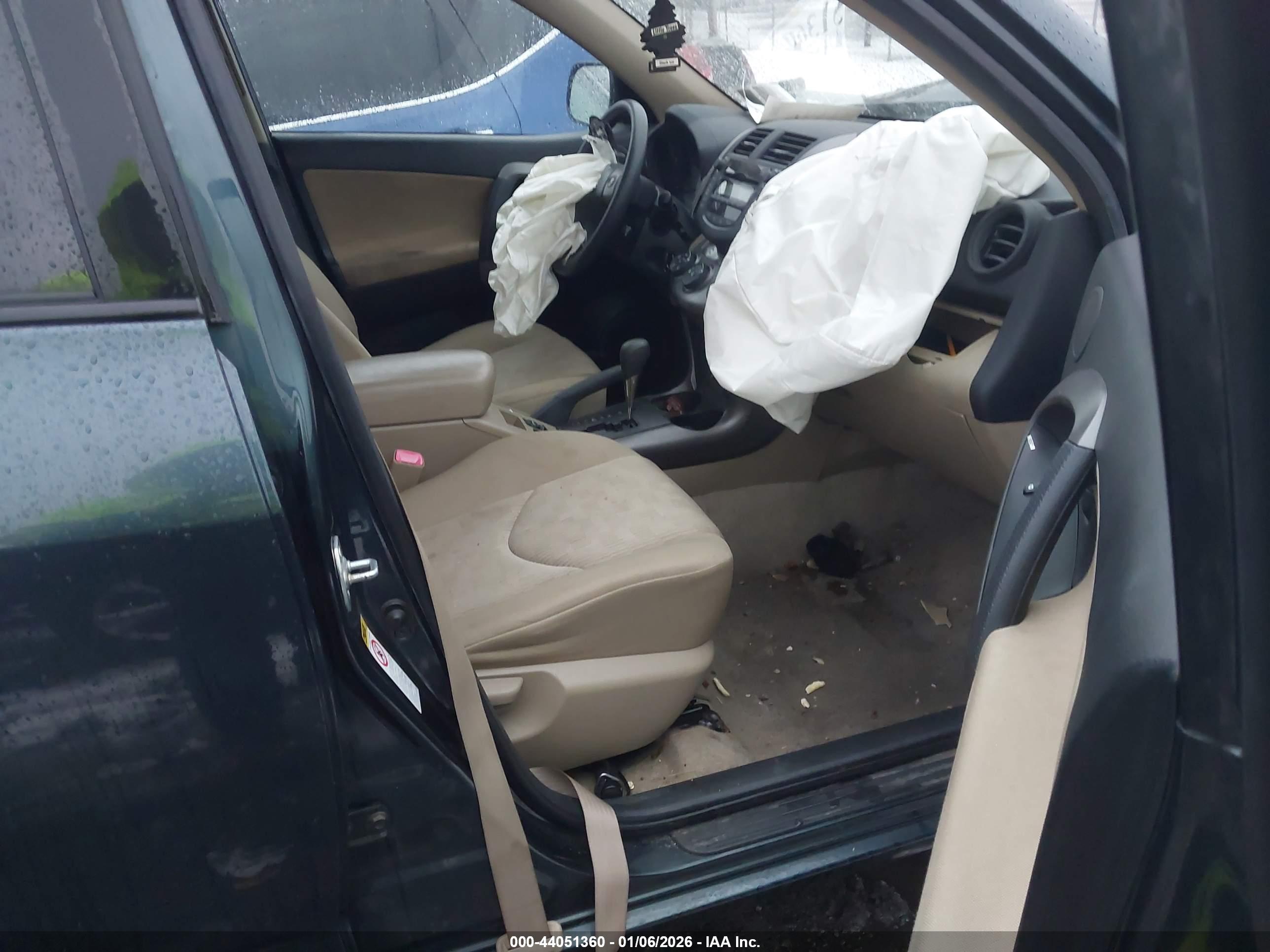 TOYOTA RAV4 image 5