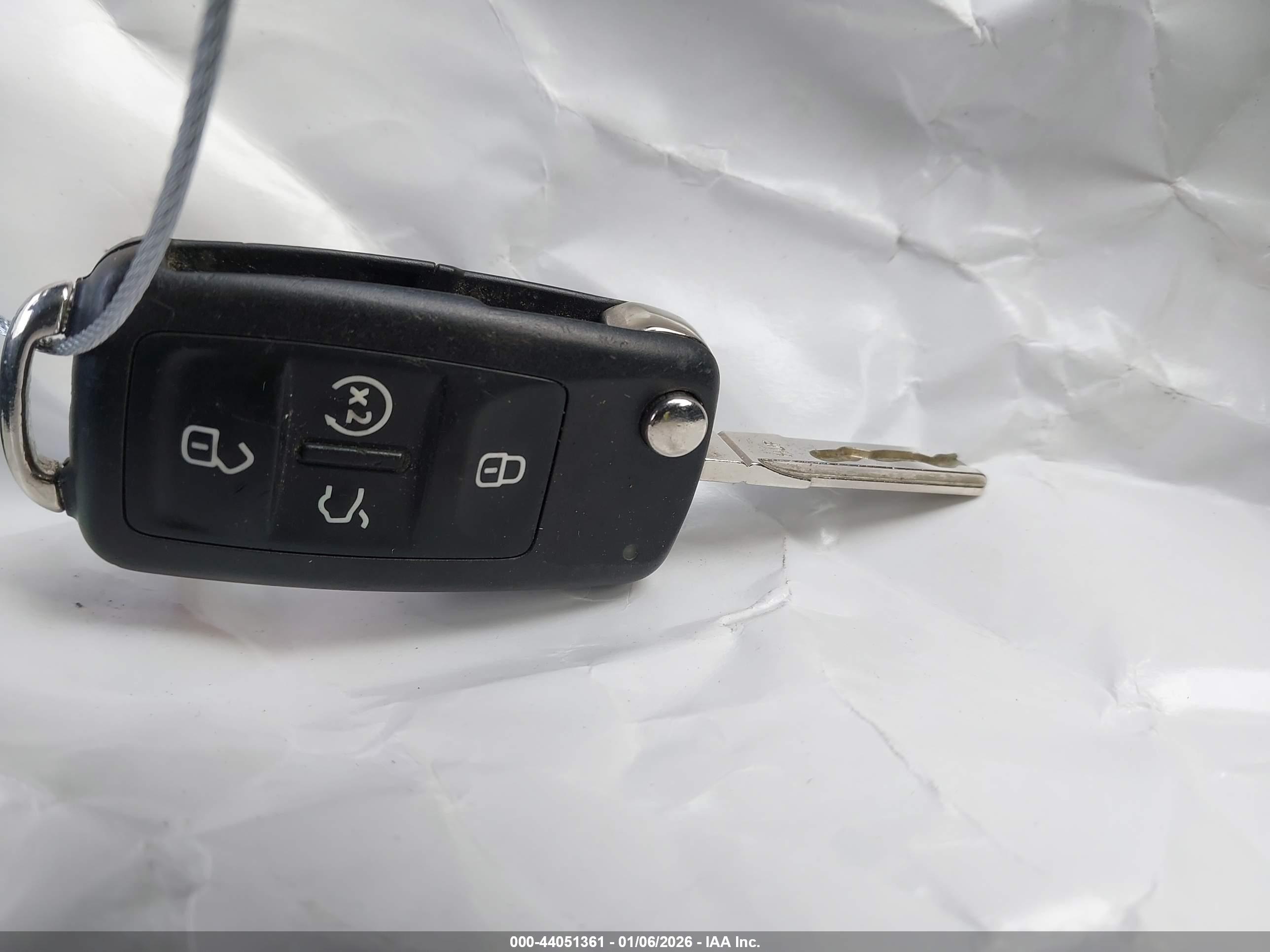 VOLKSWAGEN PASSAT image 11