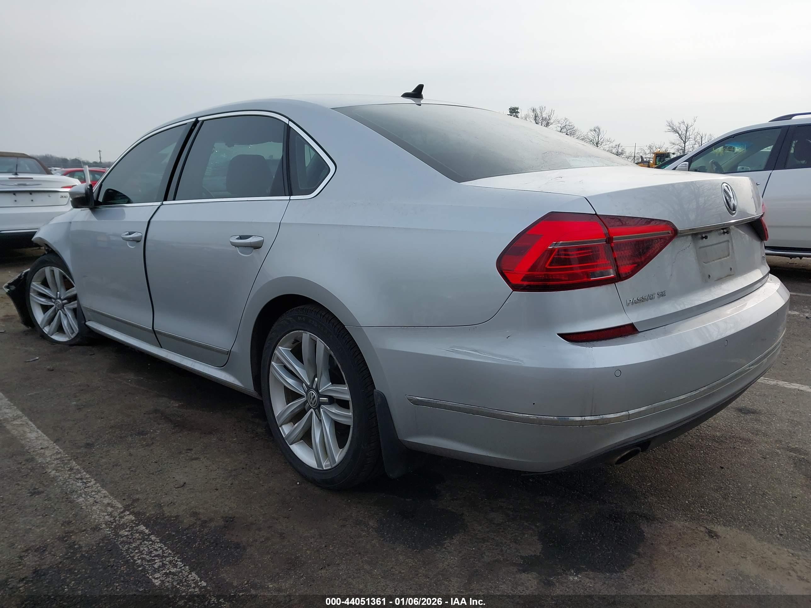 VOLKSWAGEN PASSAT image 3