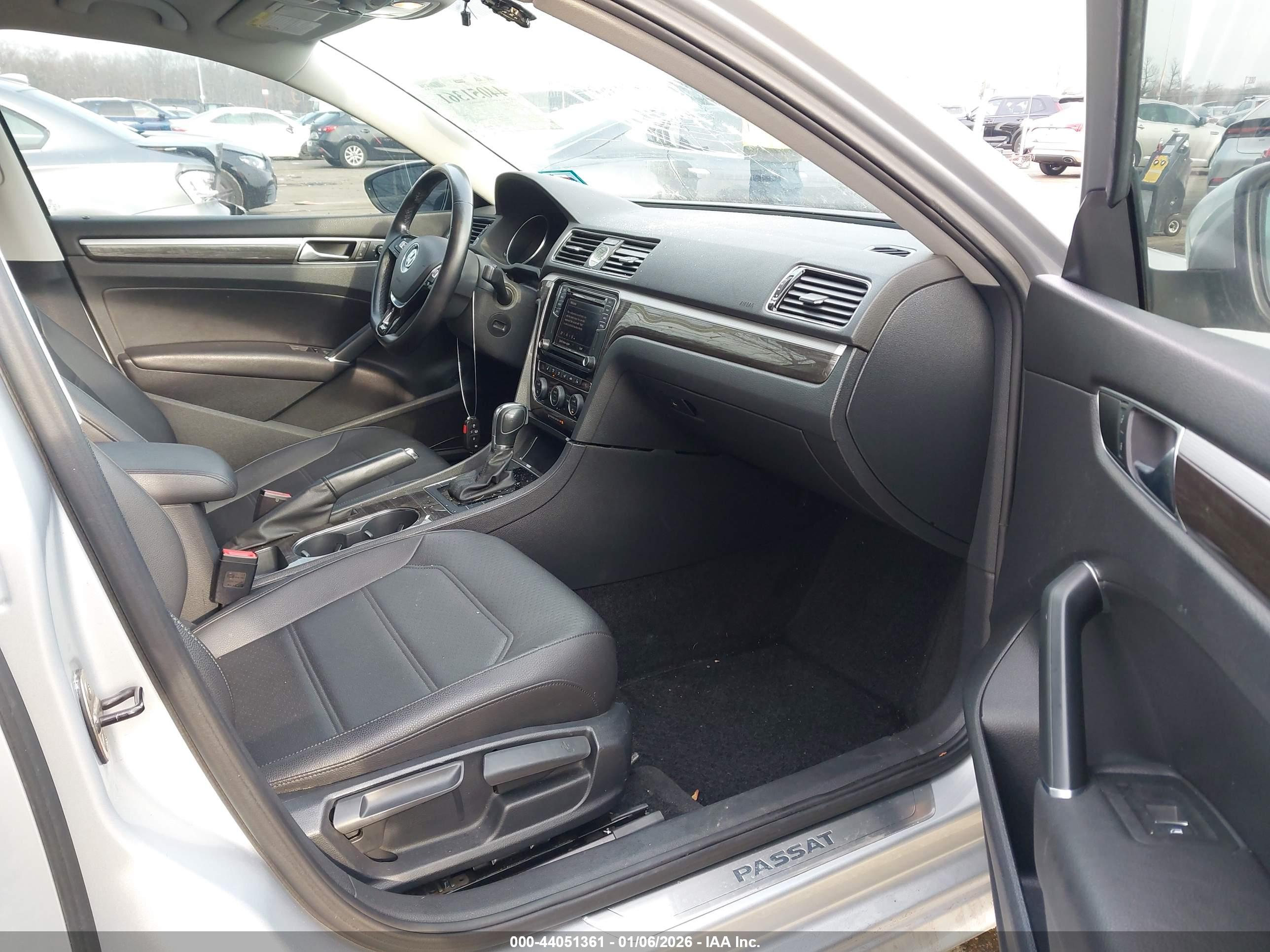 VOLKSWAGEN PASSAT image 5