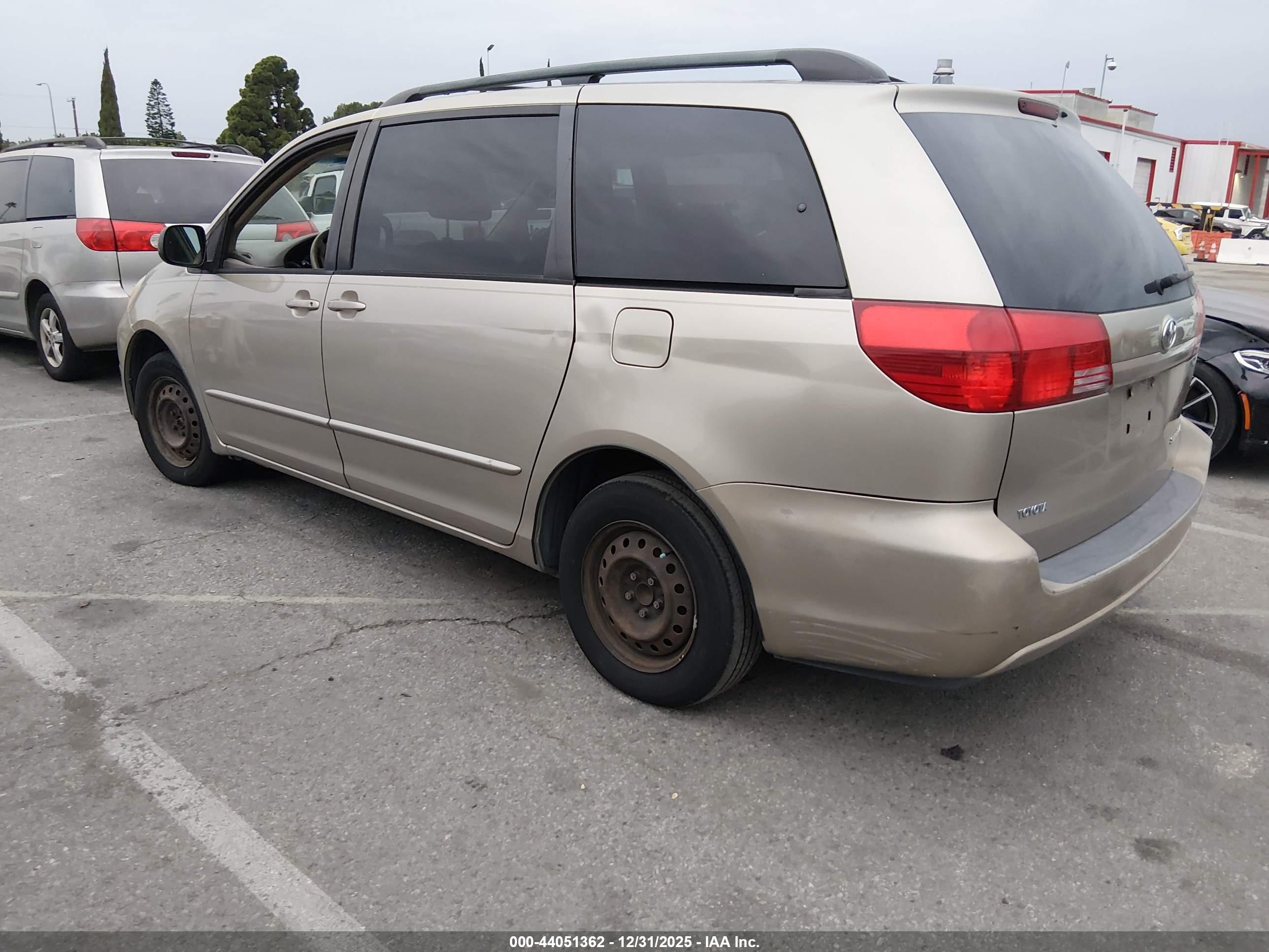 TOYOTA SIENNA image 3