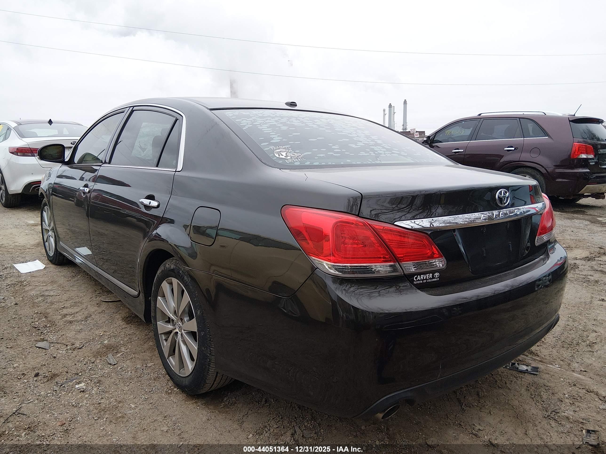 TOYOTA AVALON image 3