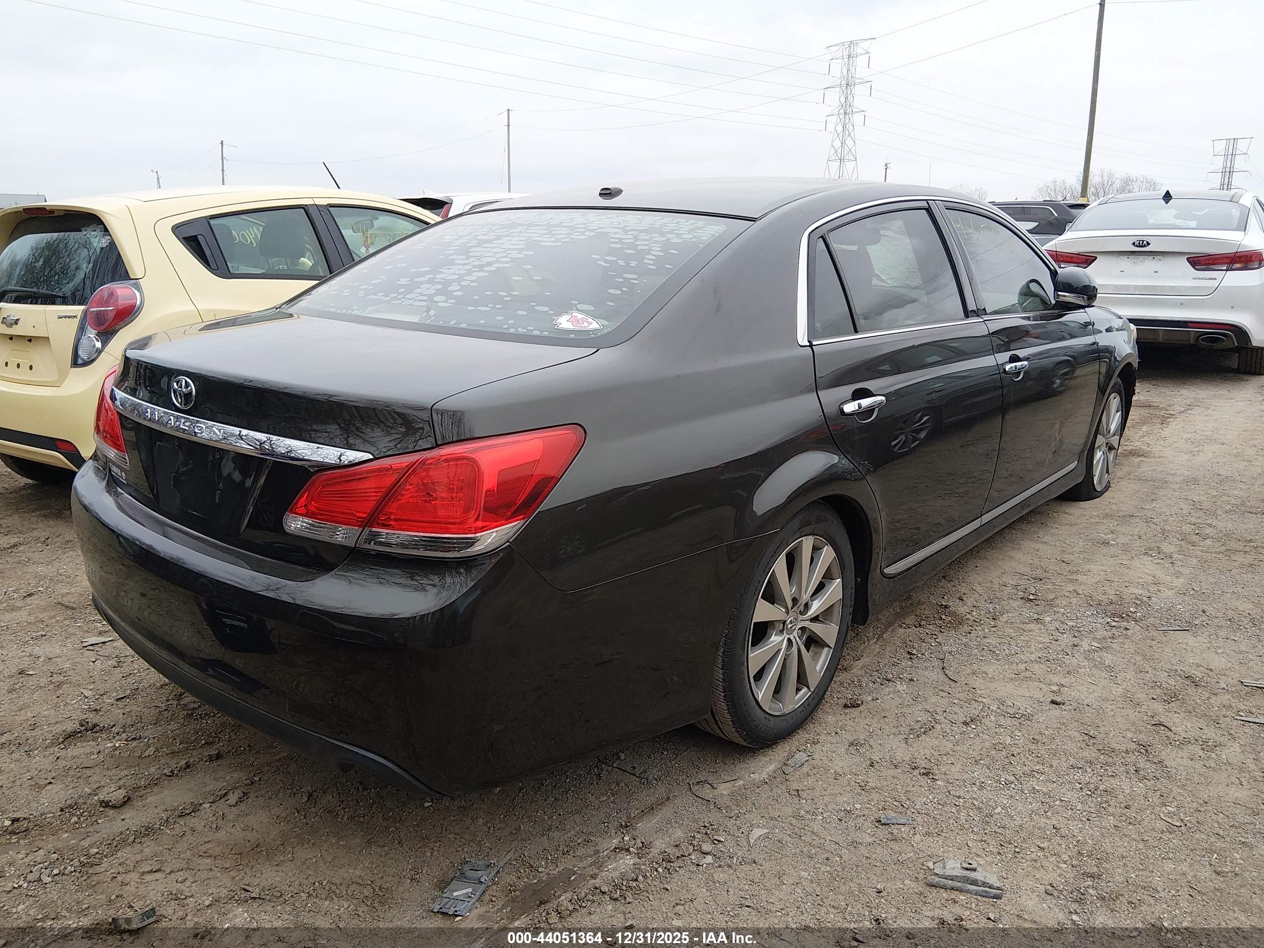 TOYOTA AVALON image 4
