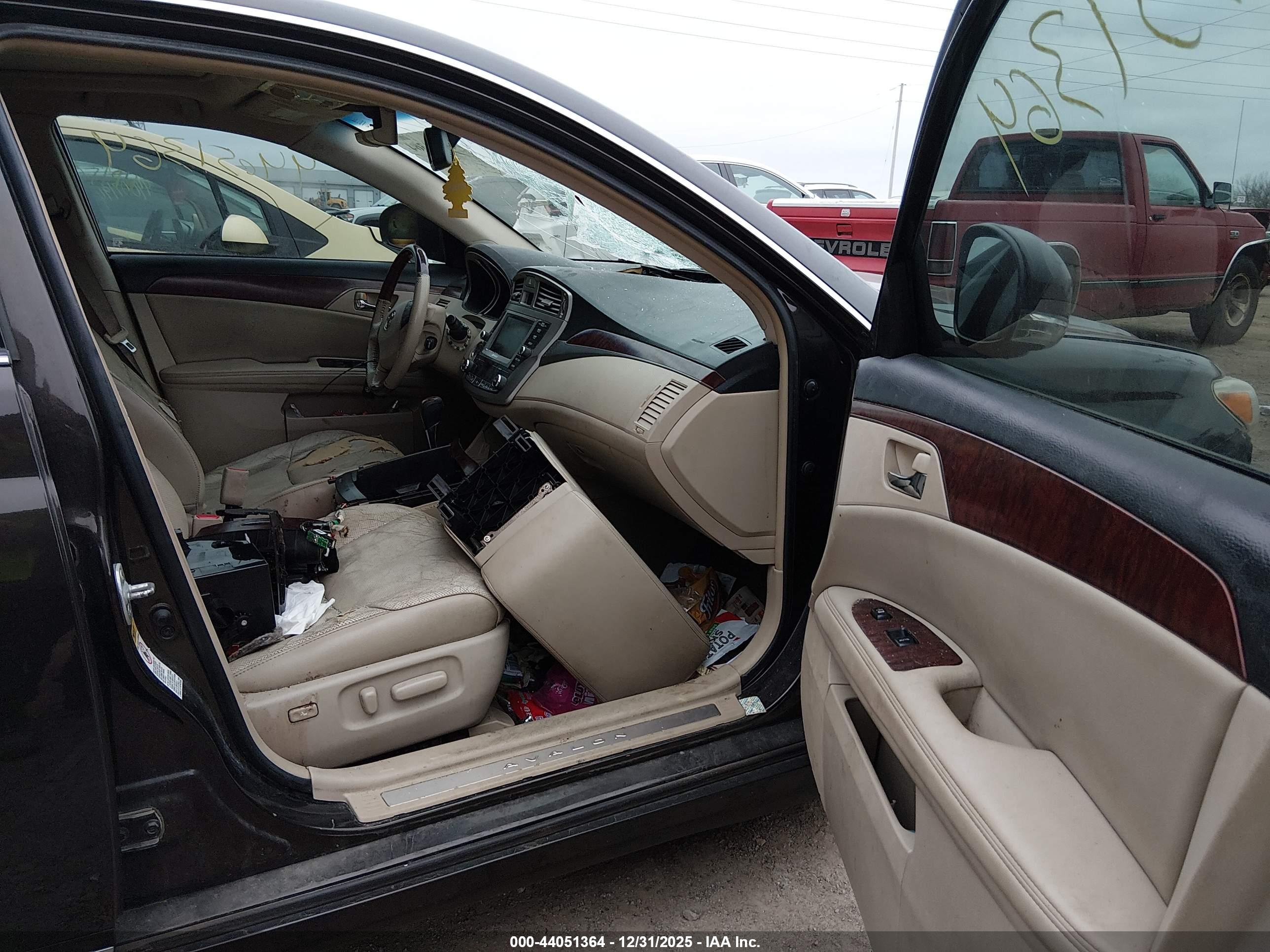 TOYOTA AVALON image 5