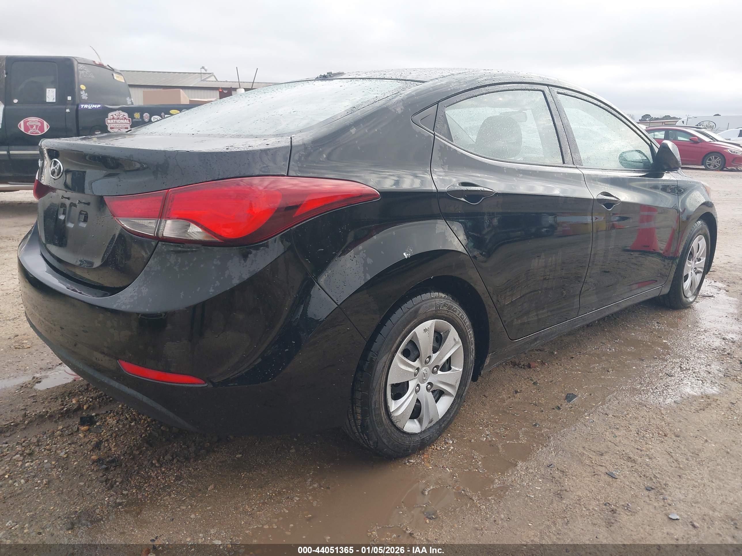 HYUNDAI ELANTRA image 4