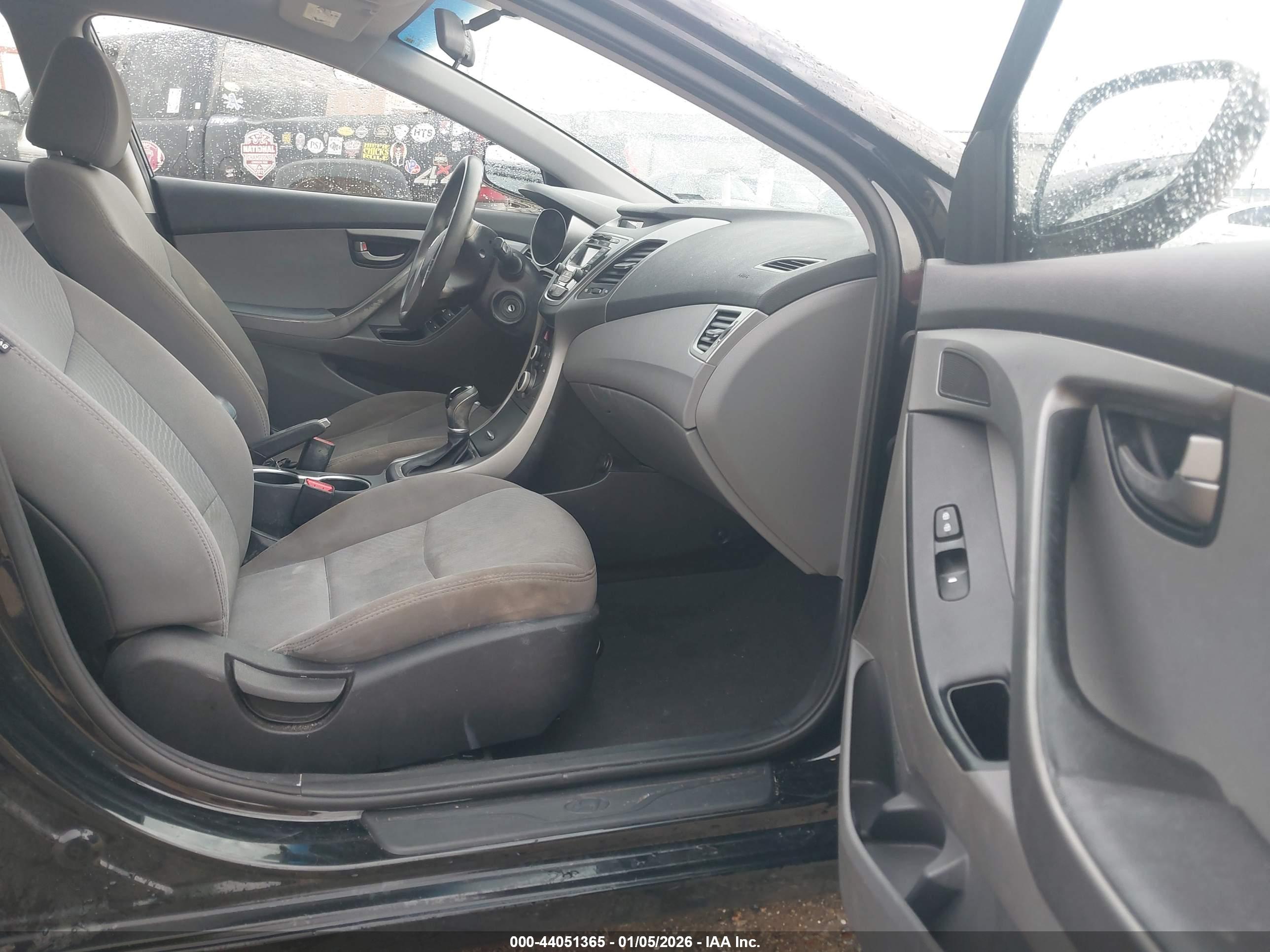HYUNDAI ELANTRA image 5