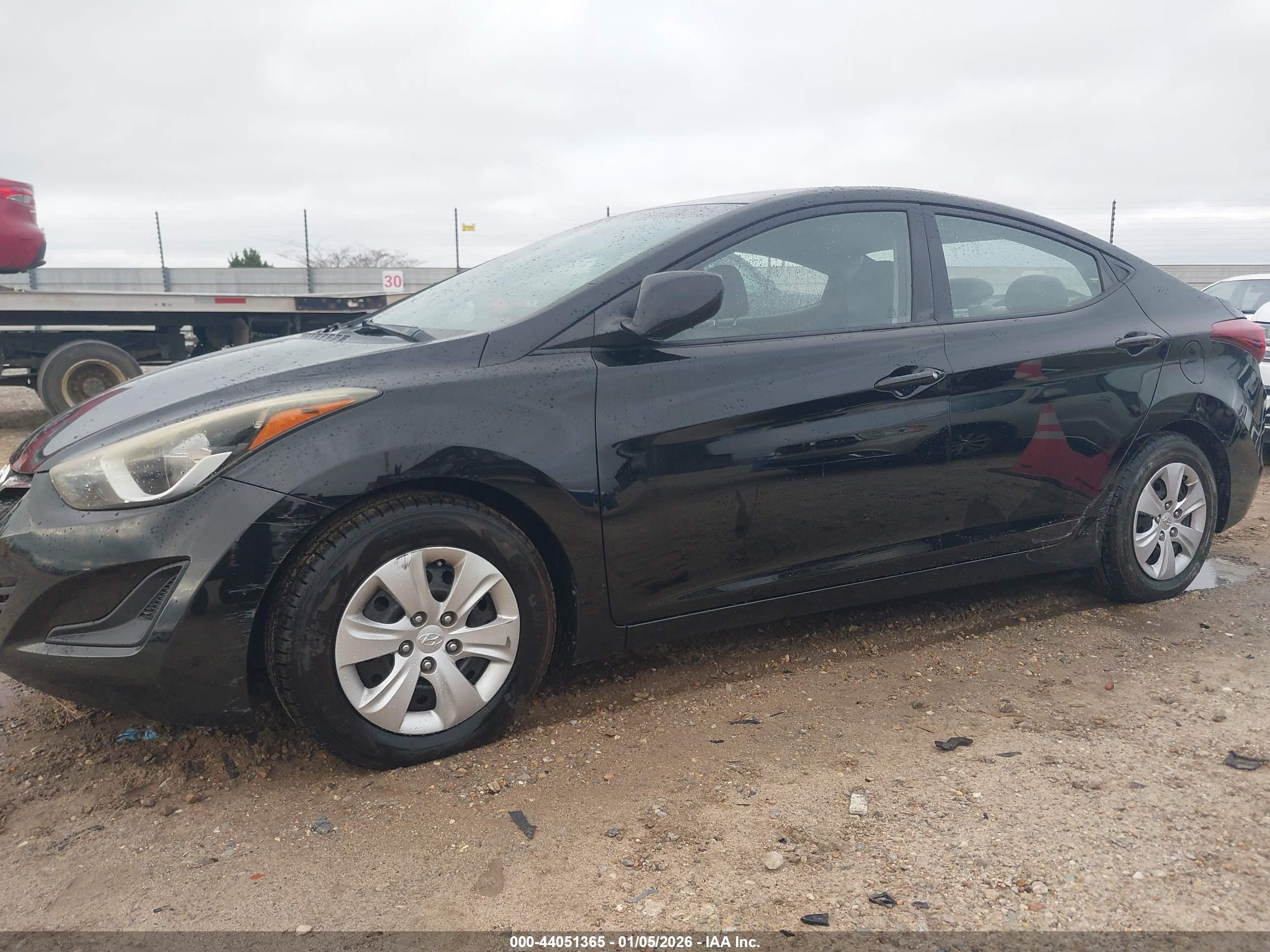 HYUNDAI ELANTRA image 6