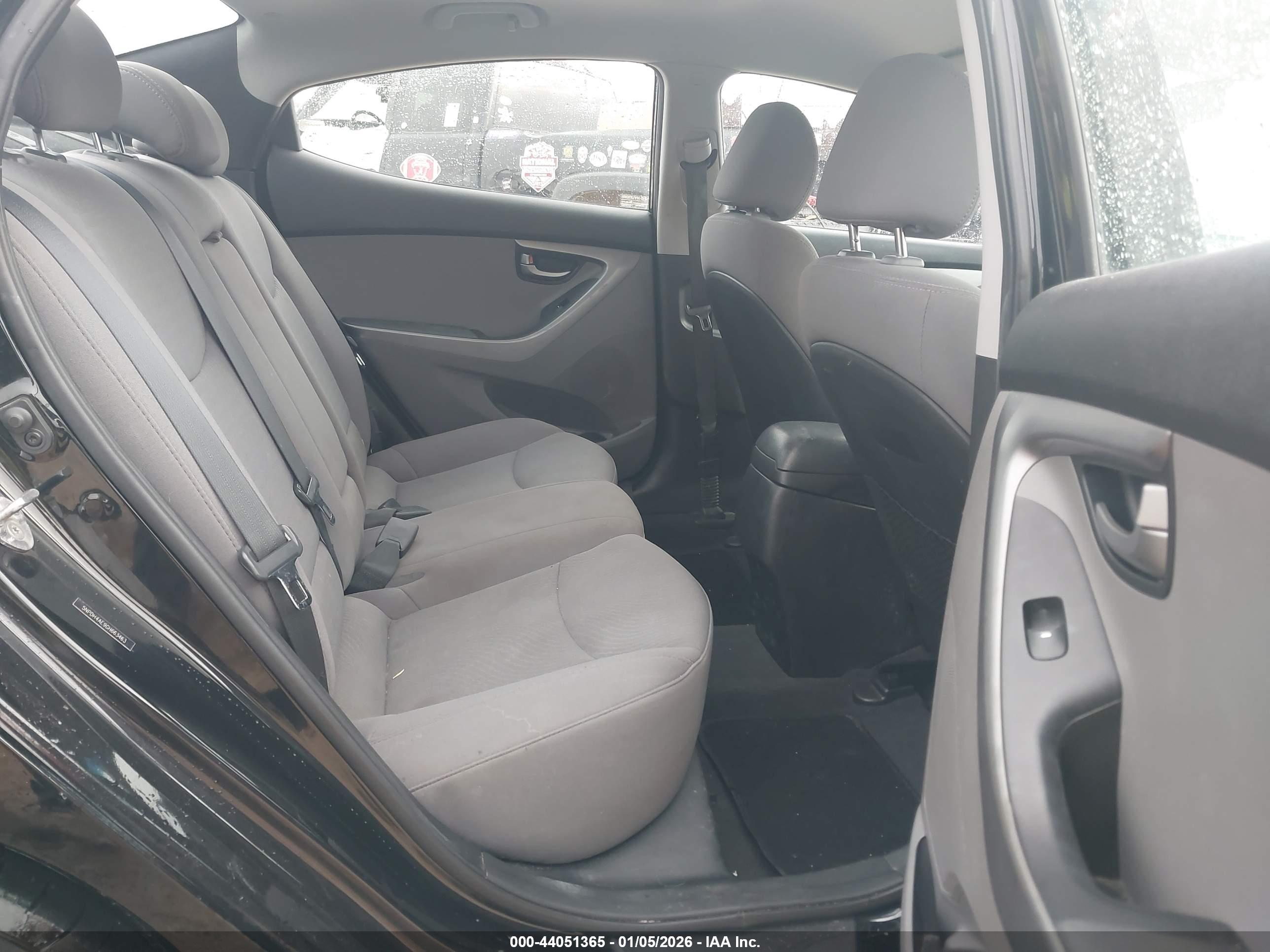 HYUNDAI ELANTRA image 8