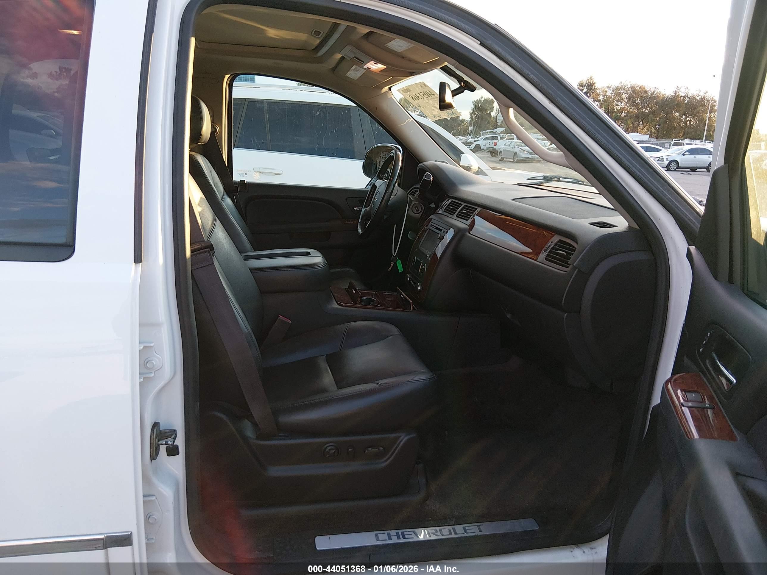 CHEVROLET TAHOE image 5