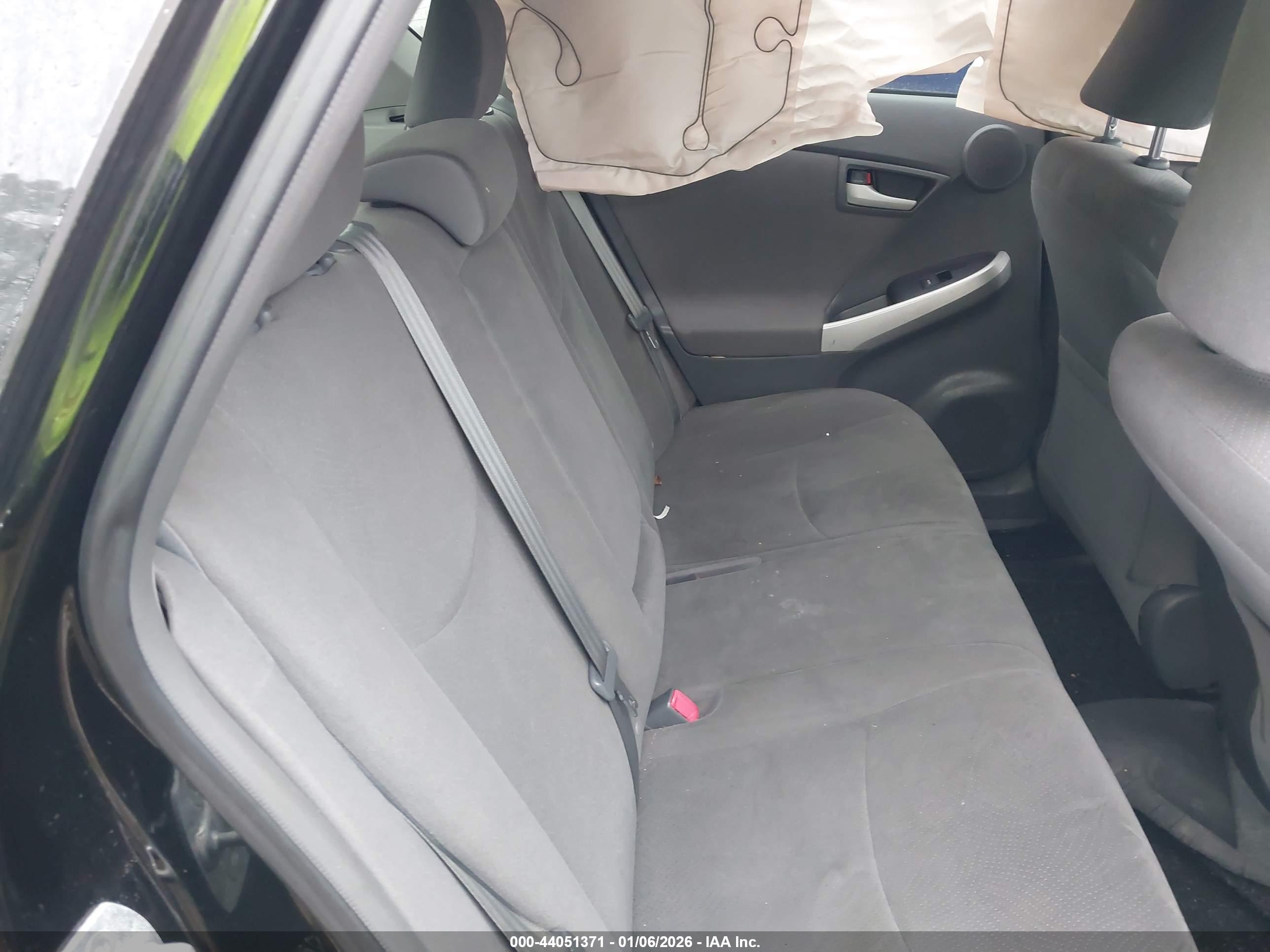 TOYOTA PRIUS image 8
