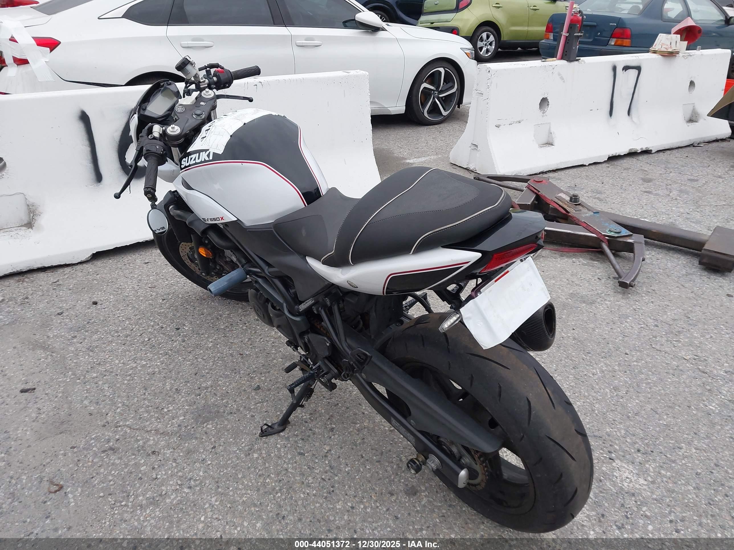 SUZUKI SV650 image 3
