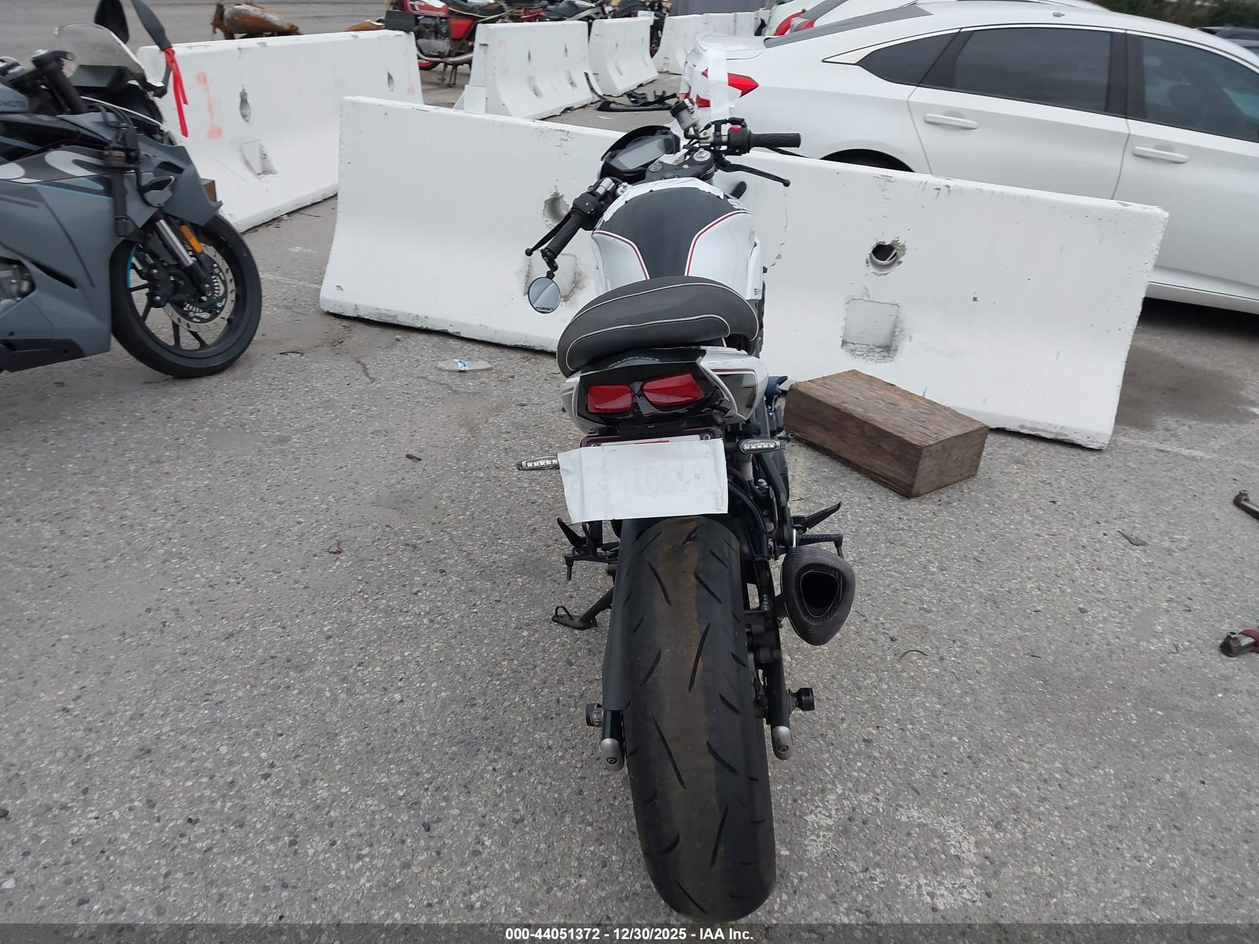 SUZUKI SV650 image 6
