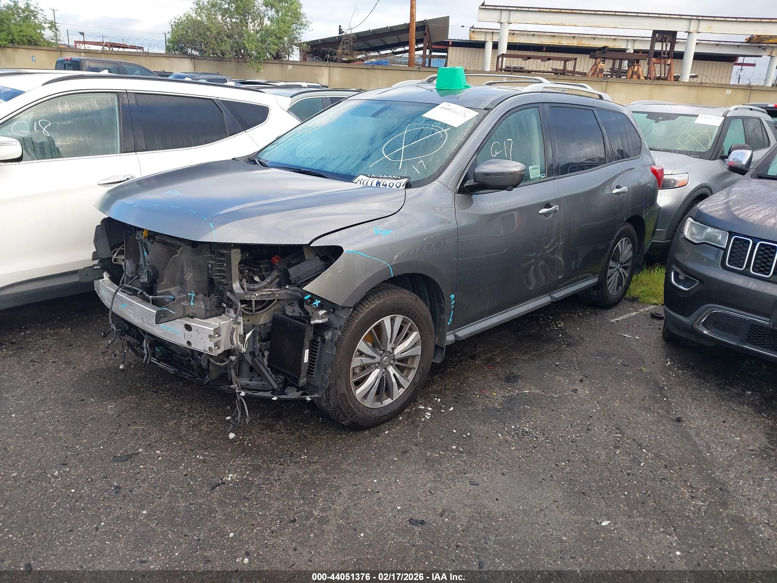 NISSAN PATHFINDER image 2