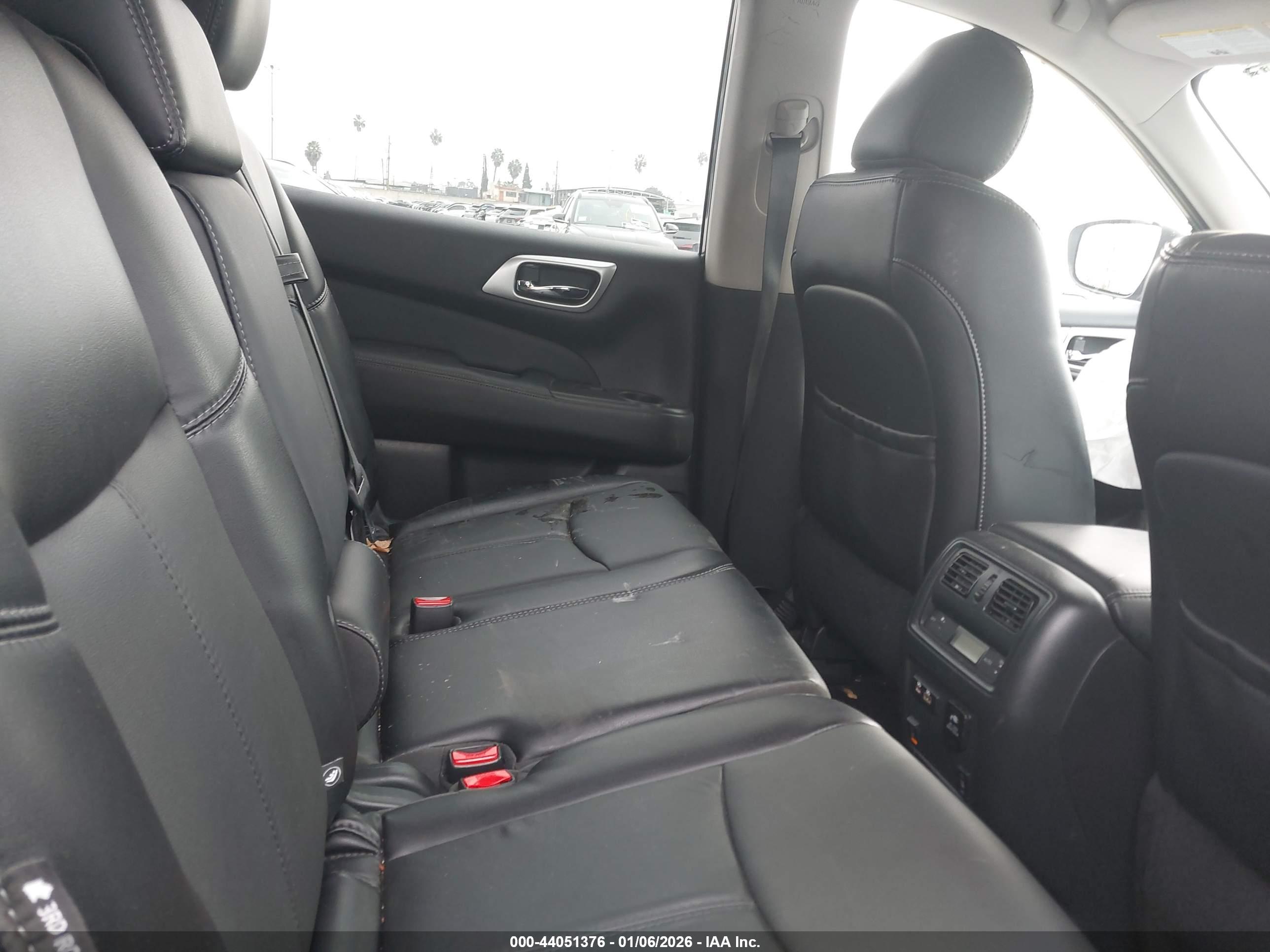 NISSAN PATHFINDER image 8
