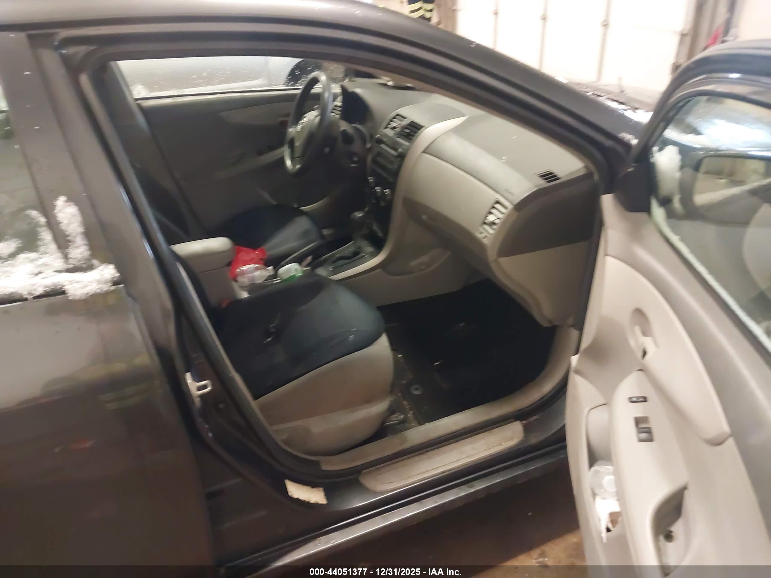 TOYOTA COROLLA image 5