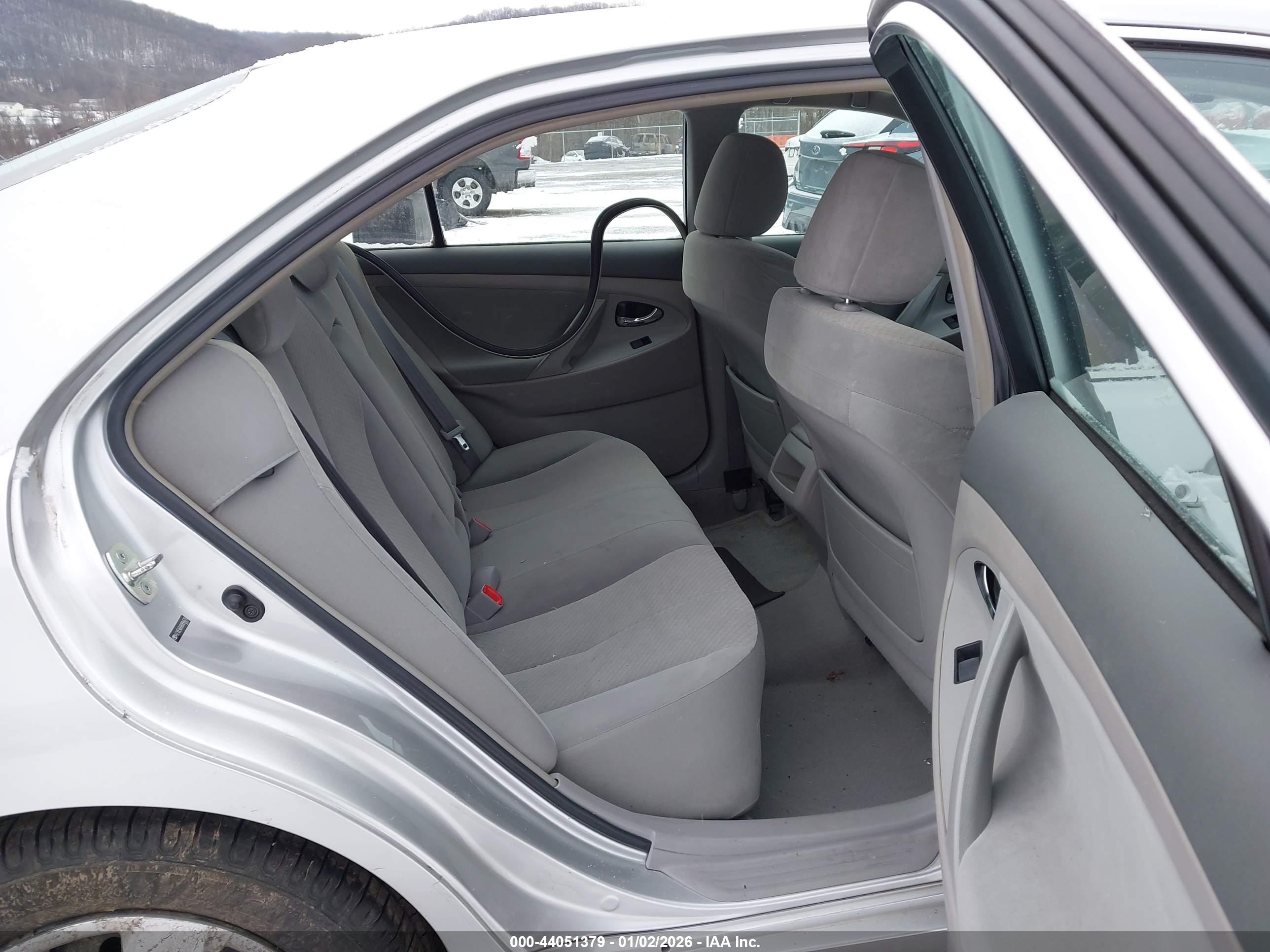 TOYOTA CAMRY image 8