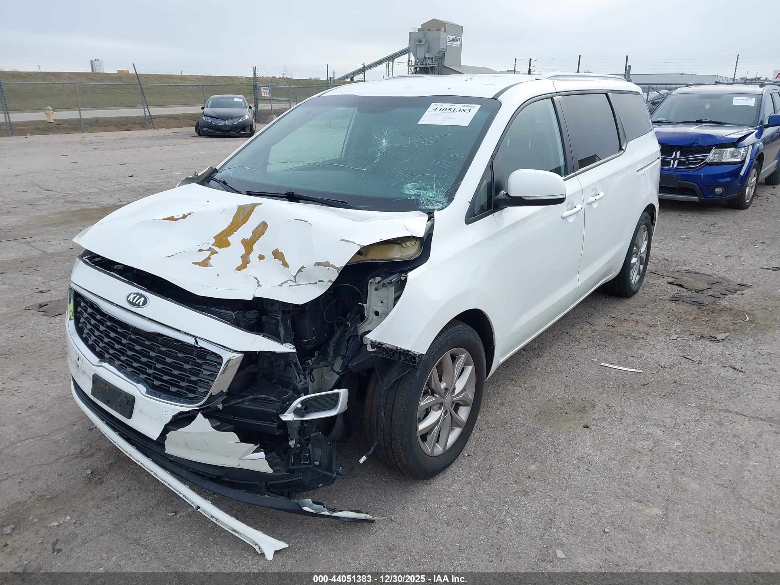 KIA SEDONA image 2
