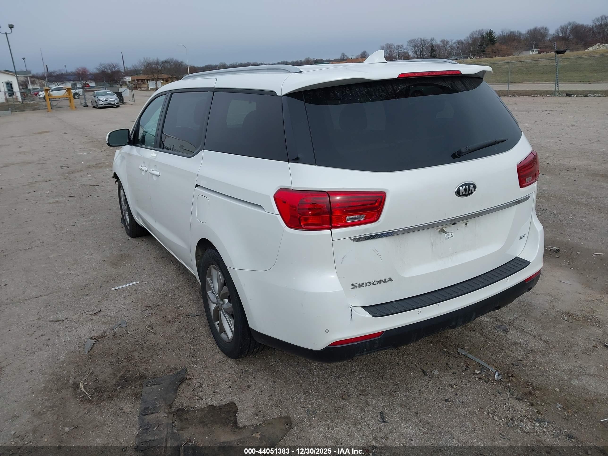 KIA SEDONA image 3