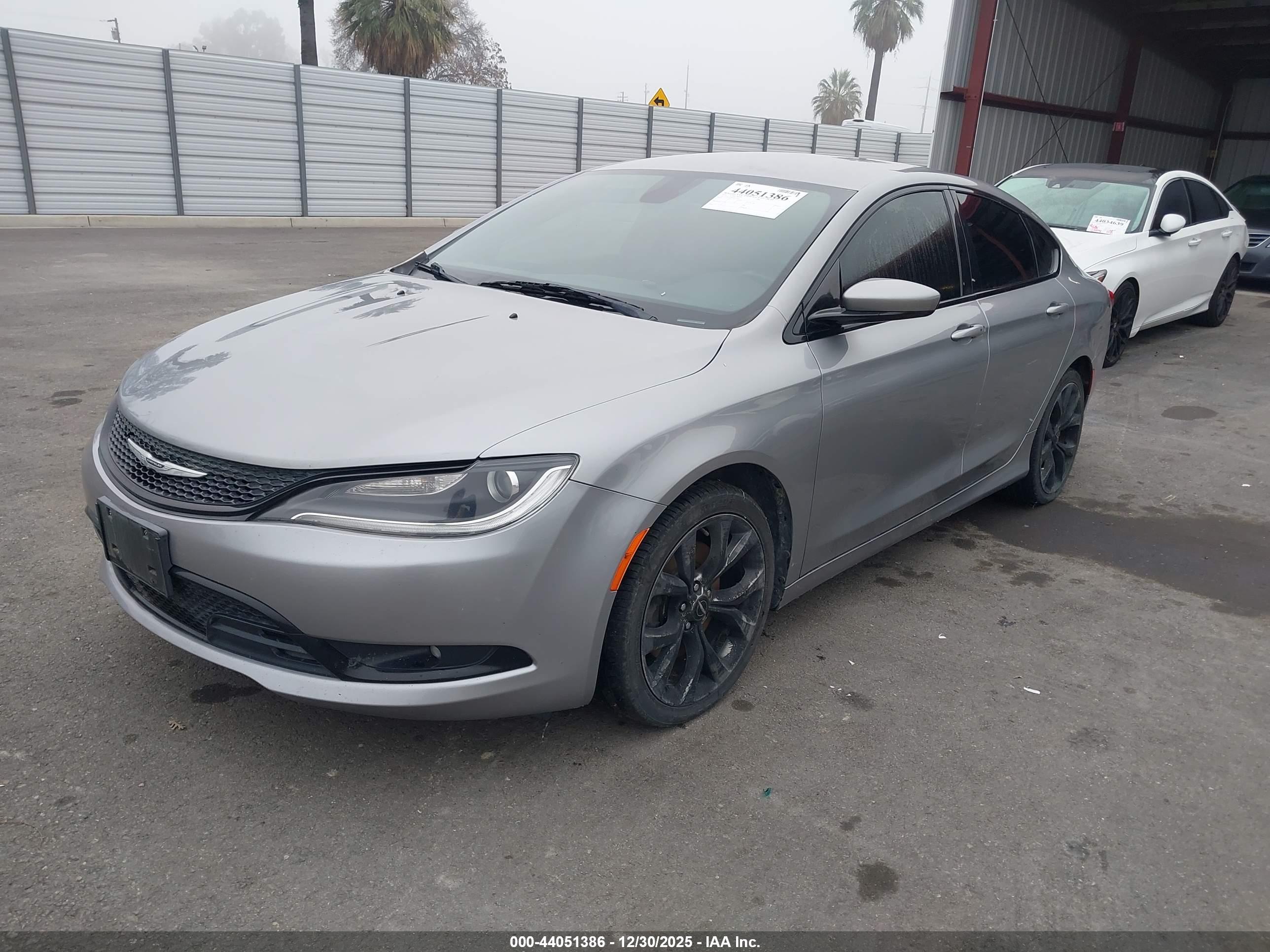 CHRYSLER 200 image 2
