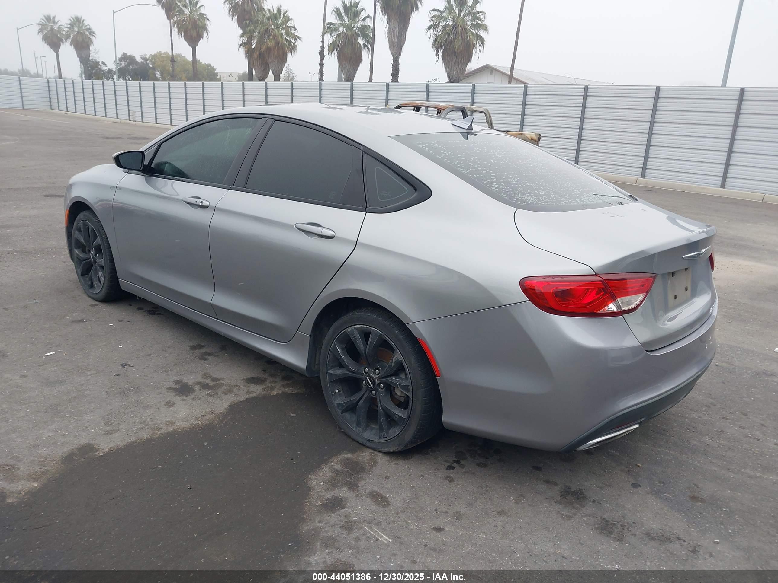 CHRYSLER 200 image 3