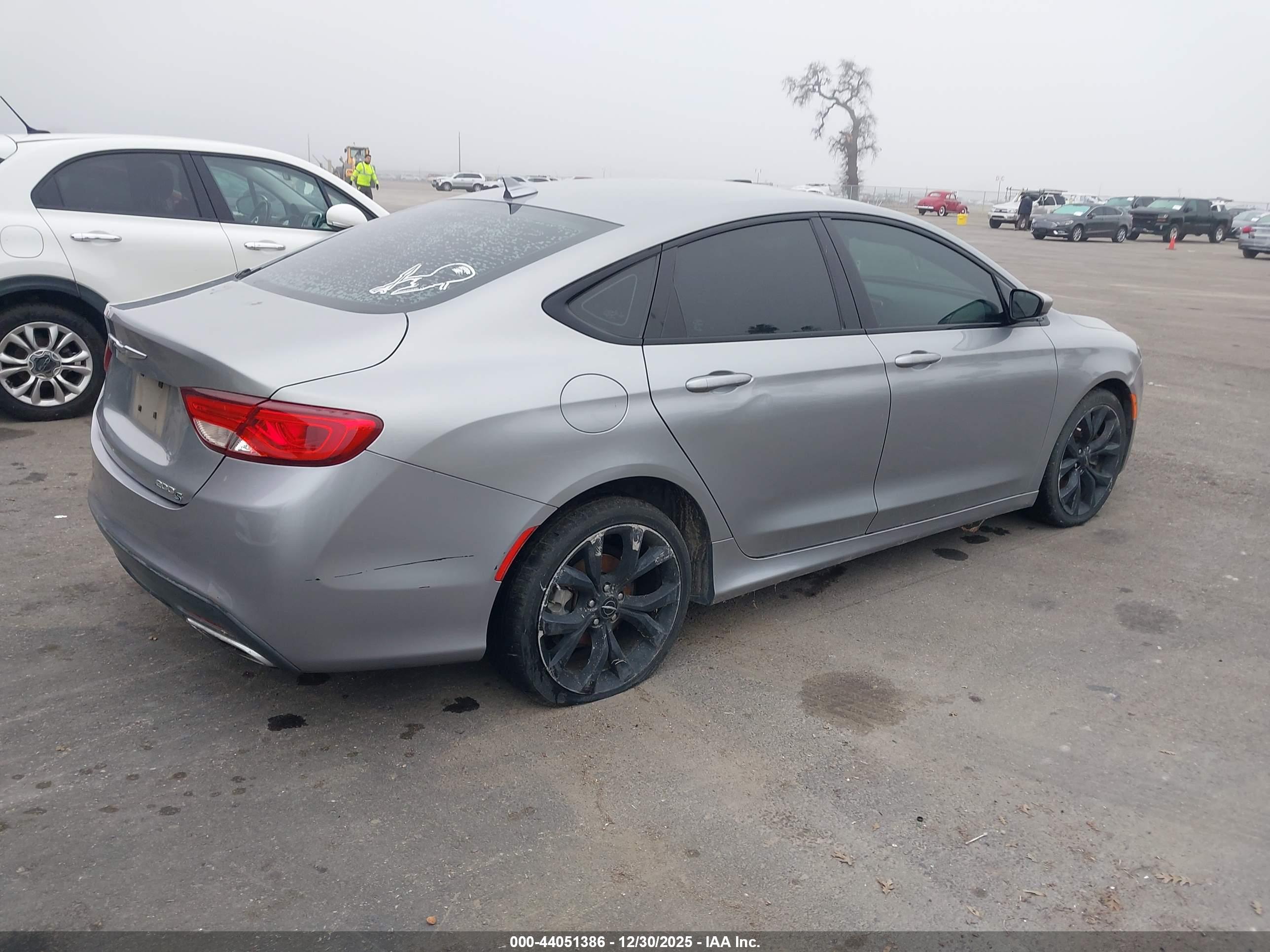 CHRYSLER 200 image 4